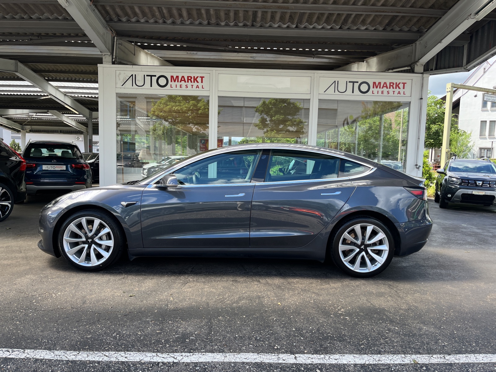TESLA Model 3 Long Range Dual Motor AWD-showroom-element-1