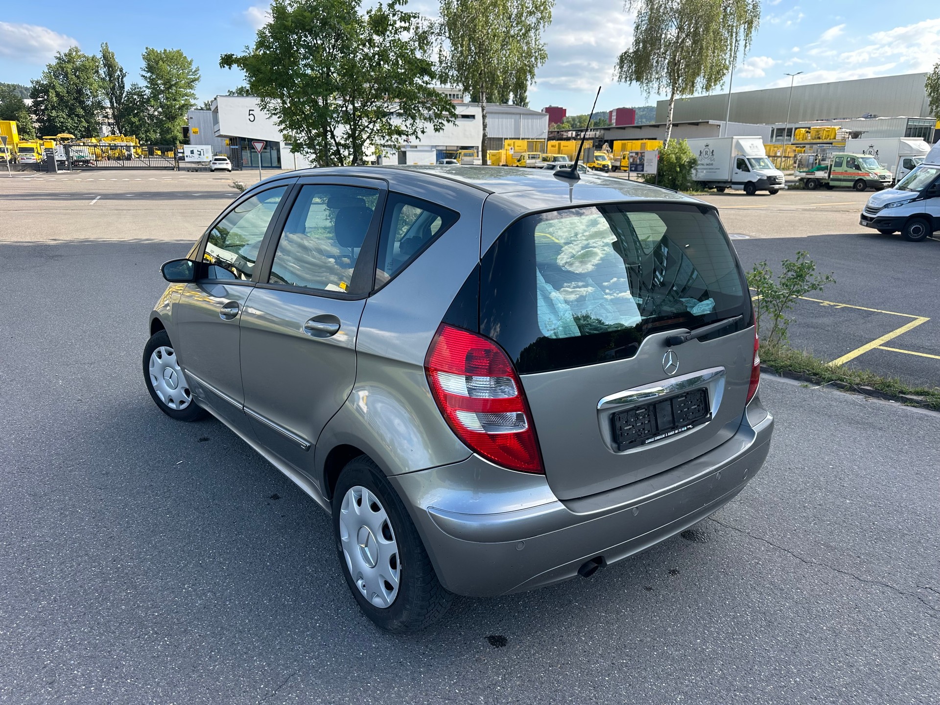 MERCEDES-BENZ A 150 Classic Frisch ab MFK-showroom-element-3