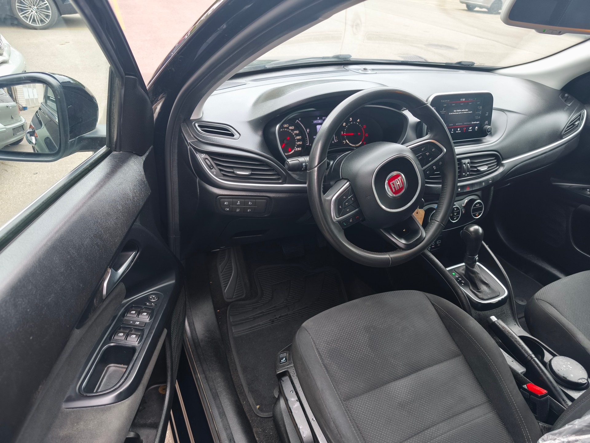 FIAT Tipo 1.6MJ Station Wagon Lounge DCT-image-8