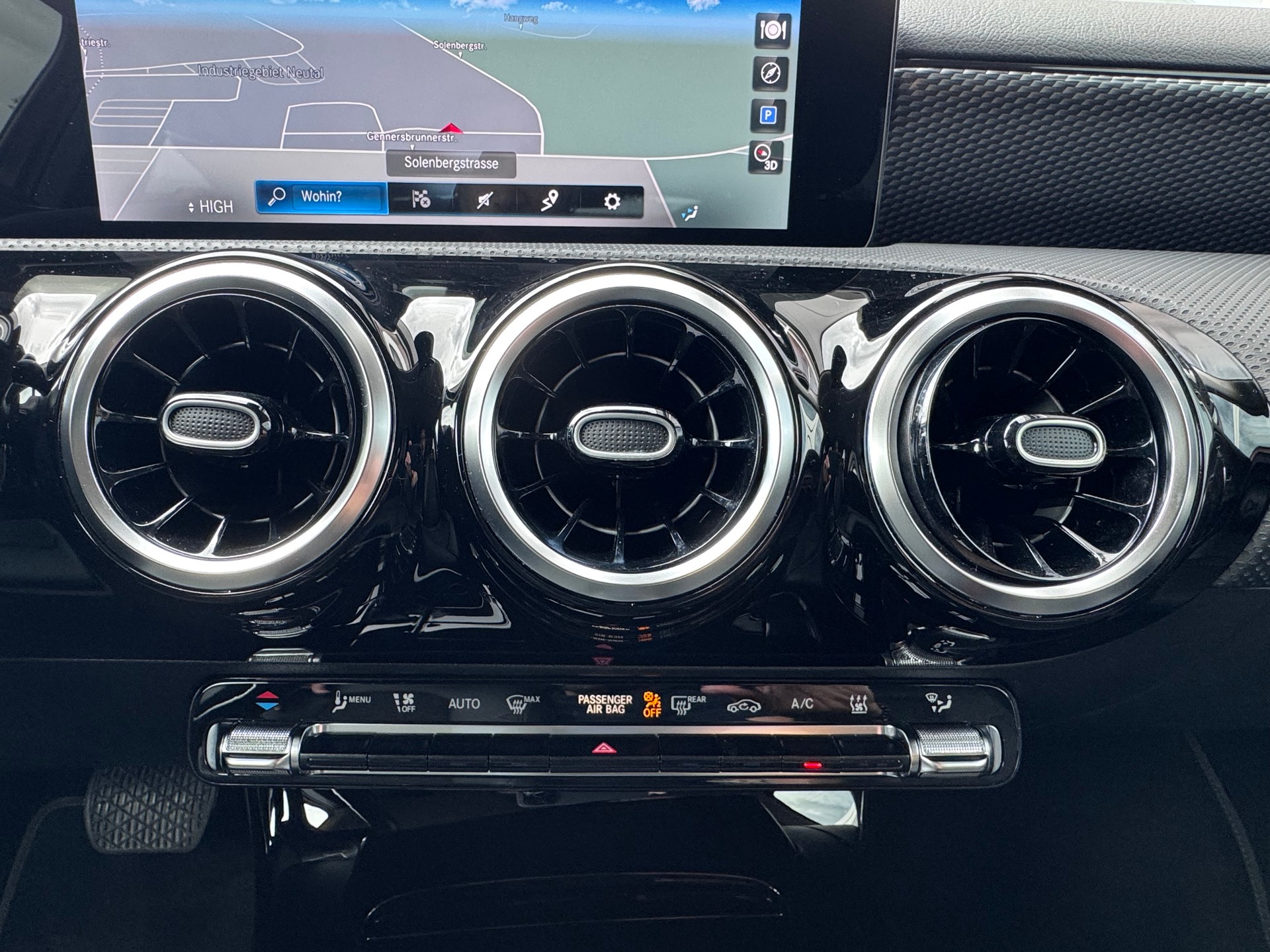 MERCEDES-BENZ A 250 4x4 7G-DCT+Led Scheinwerfer+ACC+Rückfahrkamera+Navigation+Getönte Scheiben+Volldigitales Cockpit+Sitzheizung+8-fach Alu+-image-18