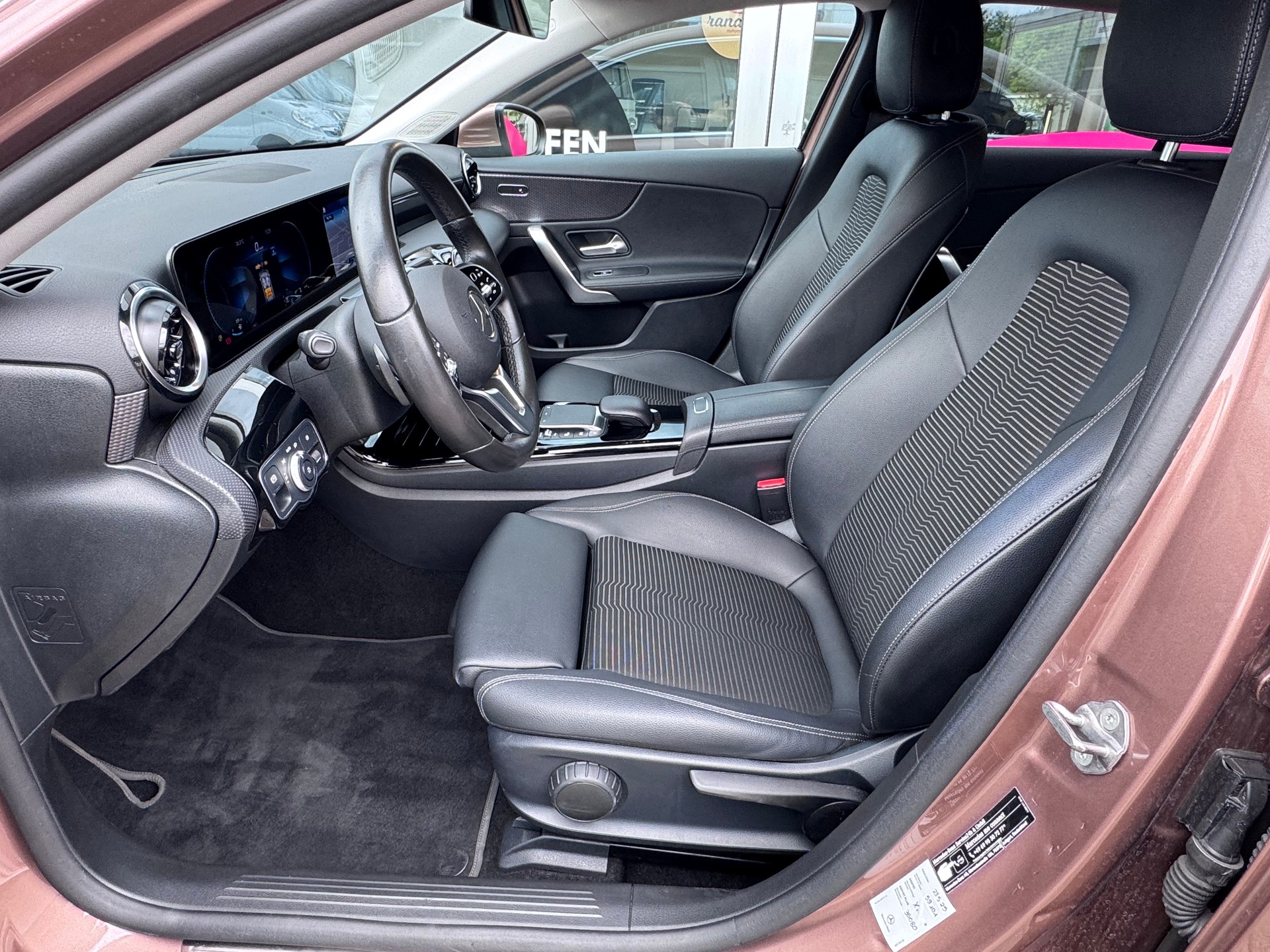 MERCEDES-BENZ A 250 4x4 7G-DCT+Led Scheinwerfer+ACC+Rückfahrkamera+Navigation+Getönte Scheiben+Volldigitales Cockpit+Sitzheizung+8-fach Alu+-image-10