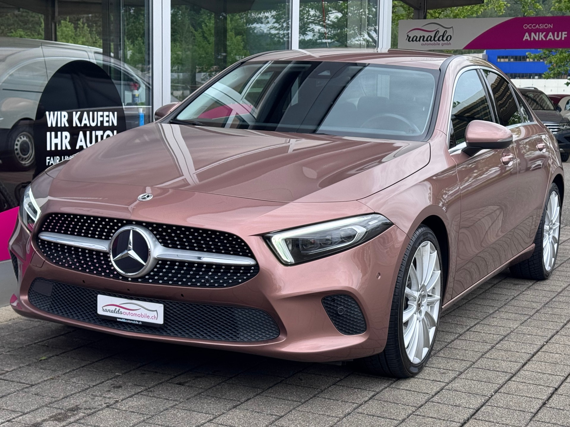 MERCEDES-BENZ A 250 4x4 7G-DCT+Led Scheinwerfer+ACC+Rückfahrkamera+Navigation+Getönte Scheiben+Volldigitales Cockpit+Sitzheizung+8-fach Alu+-showroom-element-1