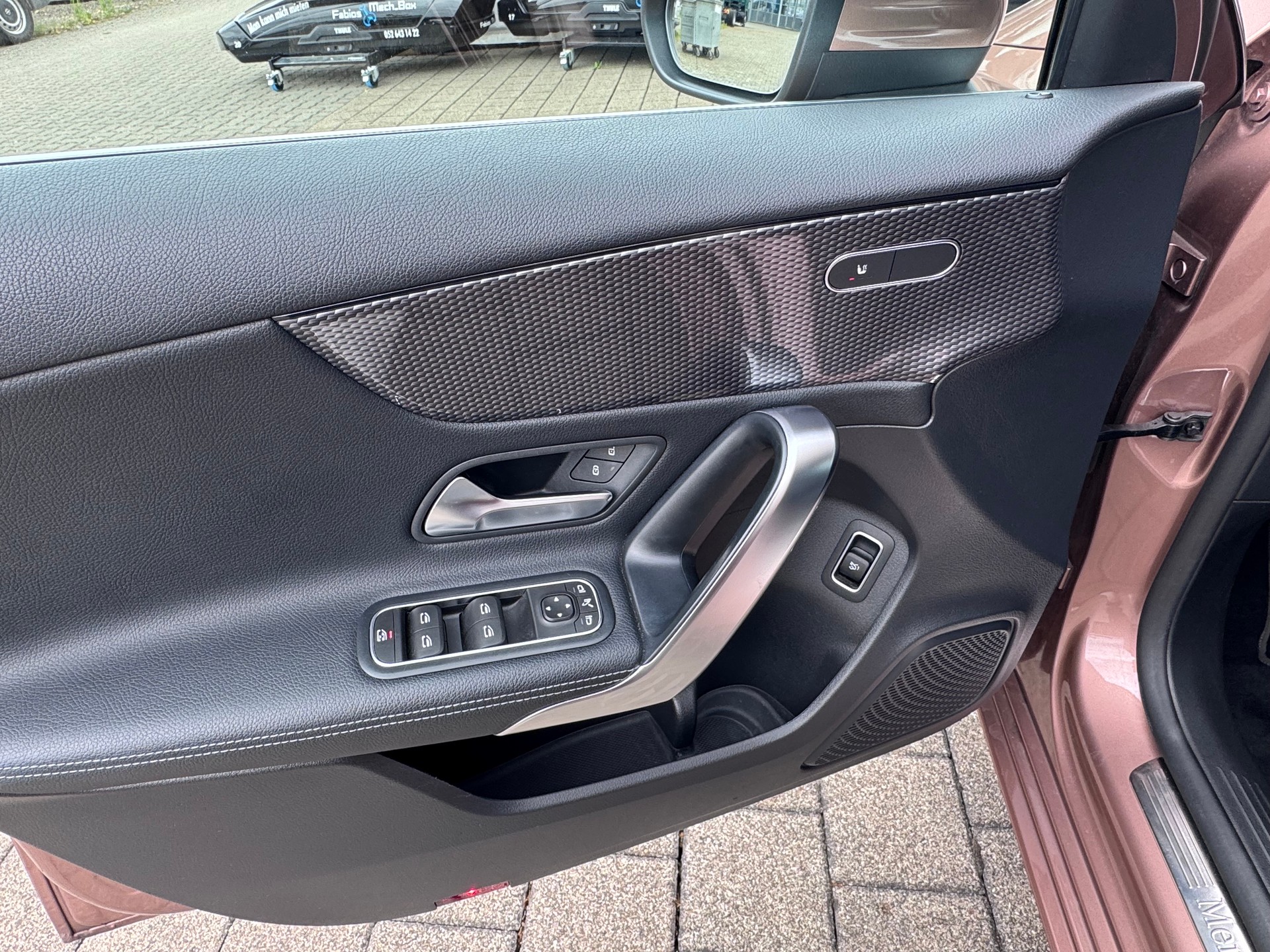 MERCEDES-BENZ A 250 4x4 7G-DCT+Led Scheinwerfer+ACC+Rückfahrkamera+Navigation+Getönte Scheiben+Volldigitales Cockpit+Sitzheizung+8-fach Alu+-image-12