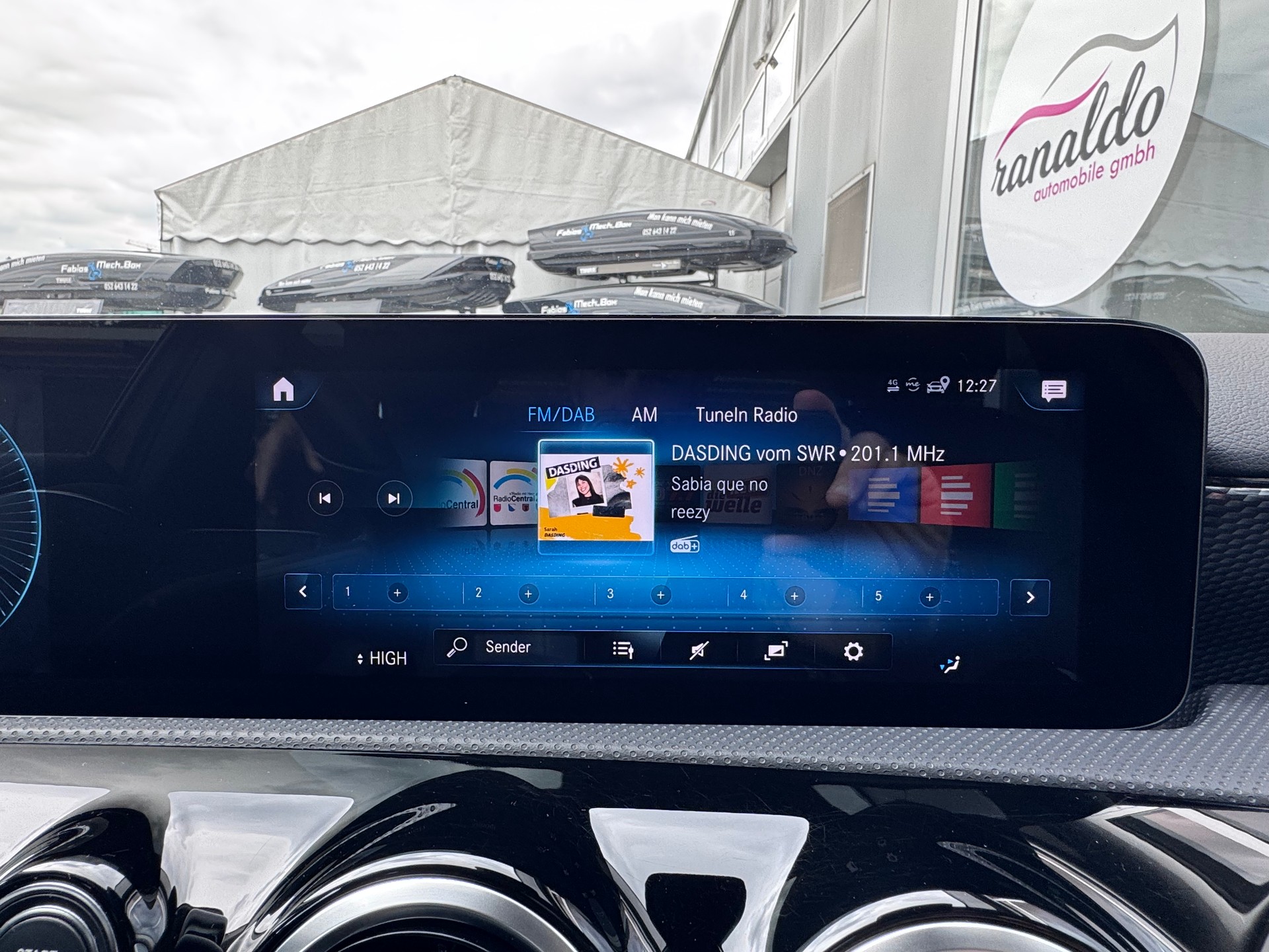 MERCEDES-BENZ A 250 4x4 7G-DCT+Led Scheinwerfer+ACC+Rückfahrkamera+Navigation+Getönte Scheiben+Volldigitales Cockpit+Sitzheizung+8-fach Alu+-image-20