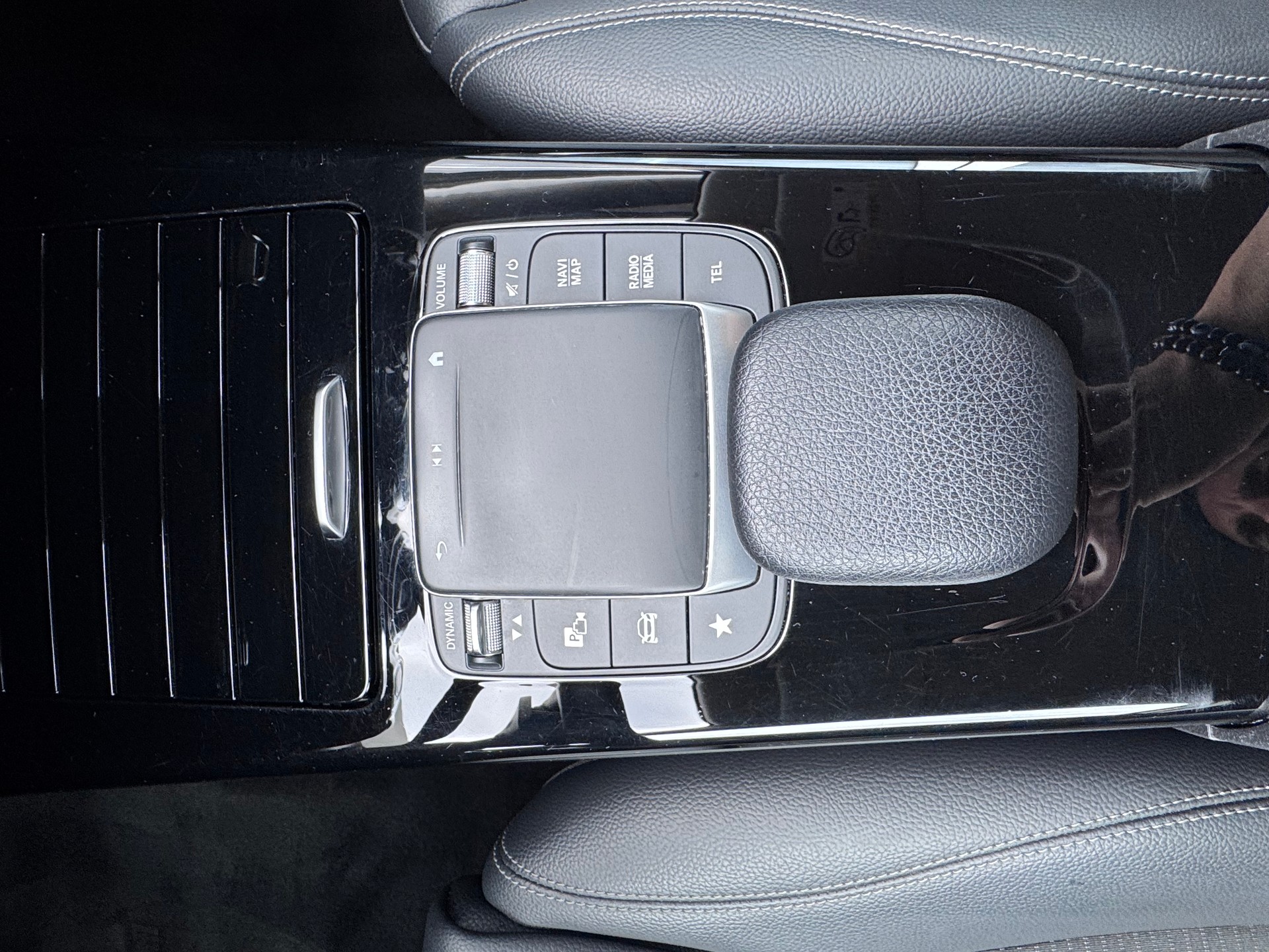 MERCEDES-BENZ A 250 4x4 7G-DCT+Led Scheinwerfer+ACC+Rückfahrkamera+Navigation+Getönte Scheiben+Volldigitales Cockpit+Sitzheizung+8-fach Alu+-image-17