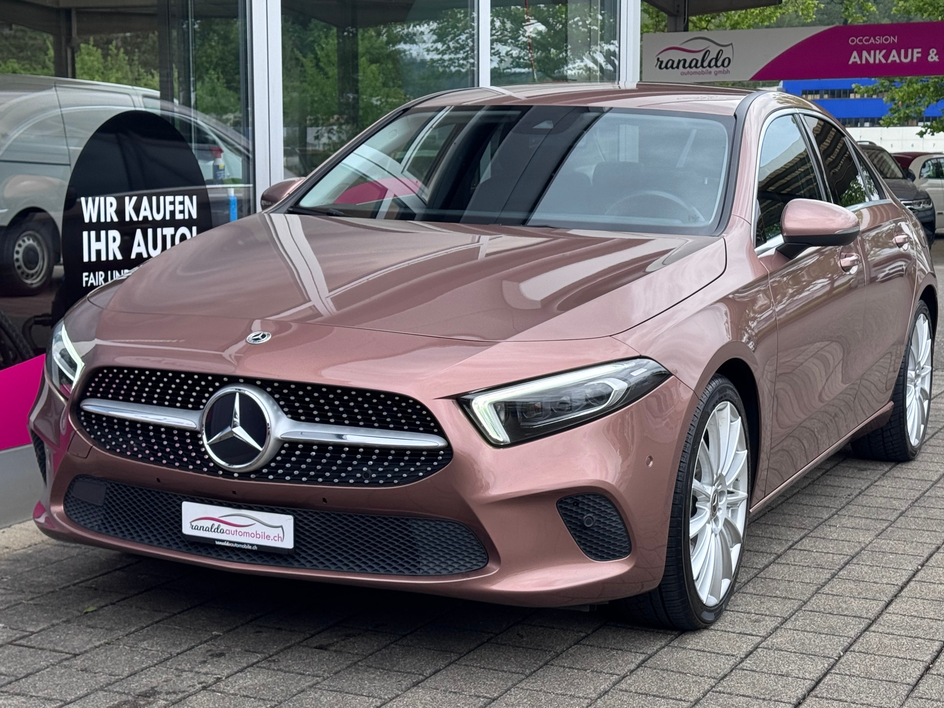 MERCEDES-BENZ A 250 4x4 7G-DCT+Led Scheinwerfer+ACC+Rückfahrkamera+Navigation+Getönte Scheiben+Volldigitales Cockpit+Sitzheizung+8-fach Alu+