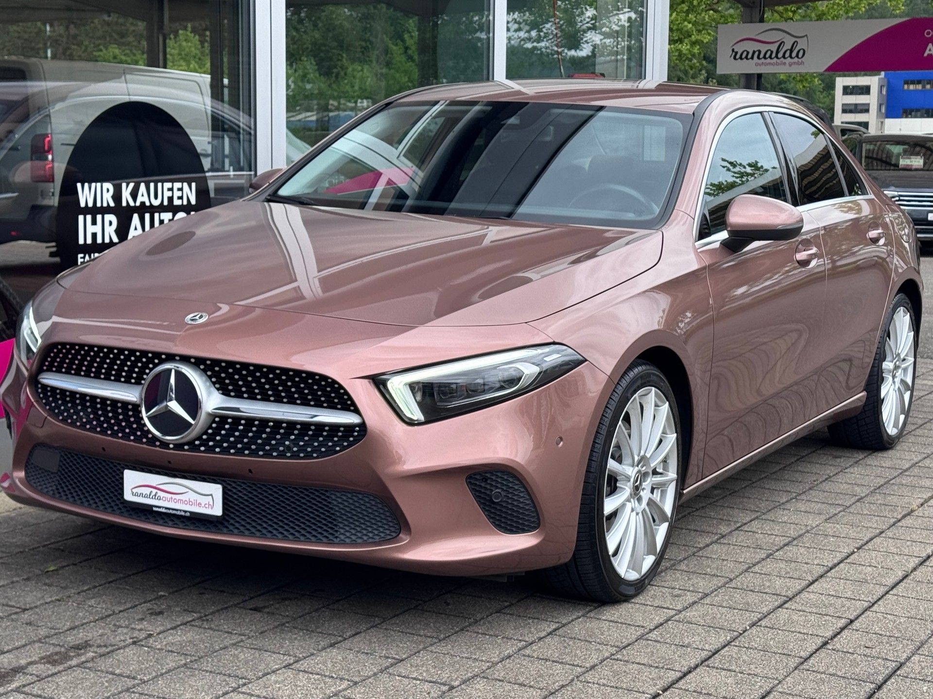 MERCEDES-BENZ A 250 4x4 7G-DCT+Led Scheinwerfer+ACC+Rückfahrkamera+Navigation+Getönte Scheiben+Volldigitales Cockpit+Sitzheizung+8-fach Alu+-showroom-element-2