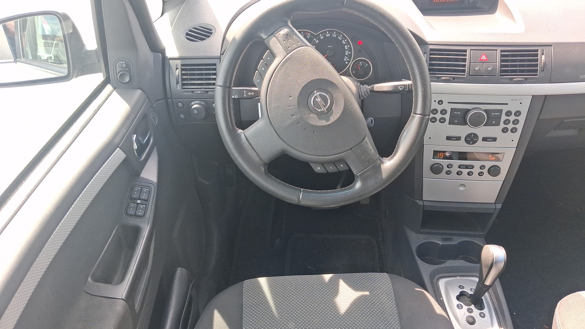 OPEL Meriva 1.8i 16V Cosmo-image-10