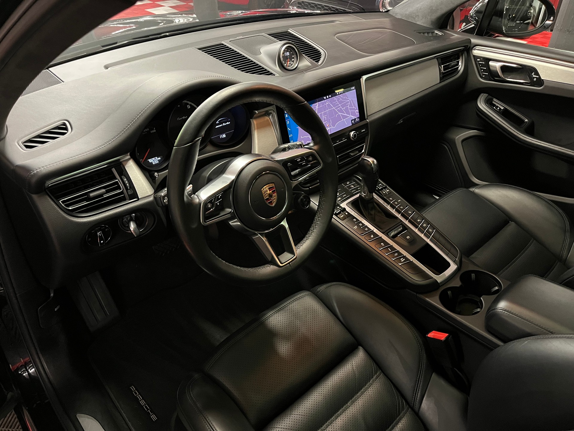 PORSCHE Macan Turbo PDK-image-11