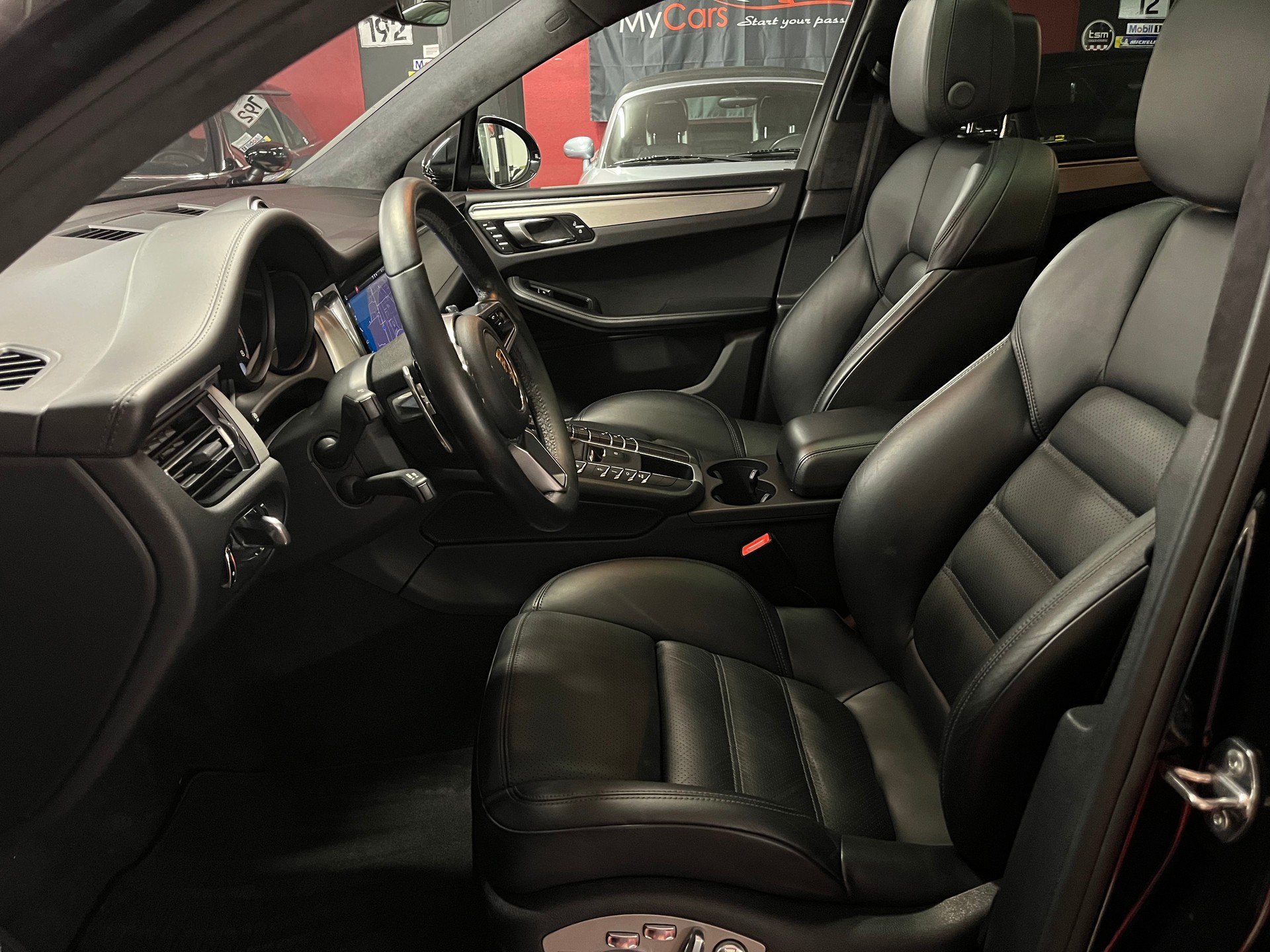 PORSCHE Macan Turbo PDK-image-12