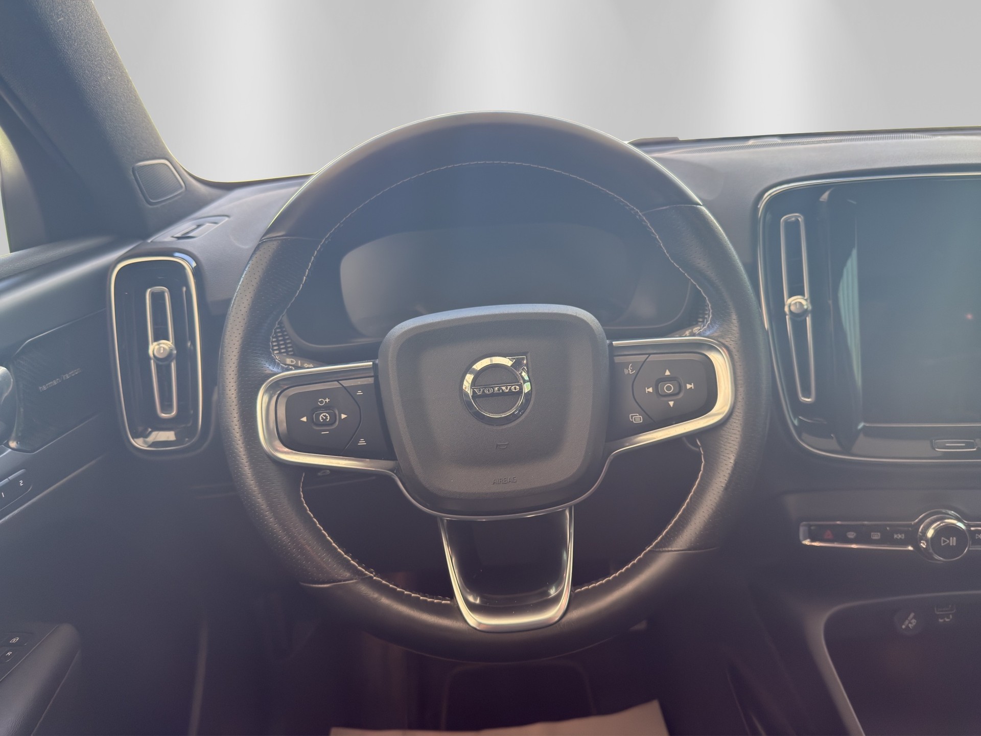 VOLVO XC40 T5 TwE R-Design DCT-image-10