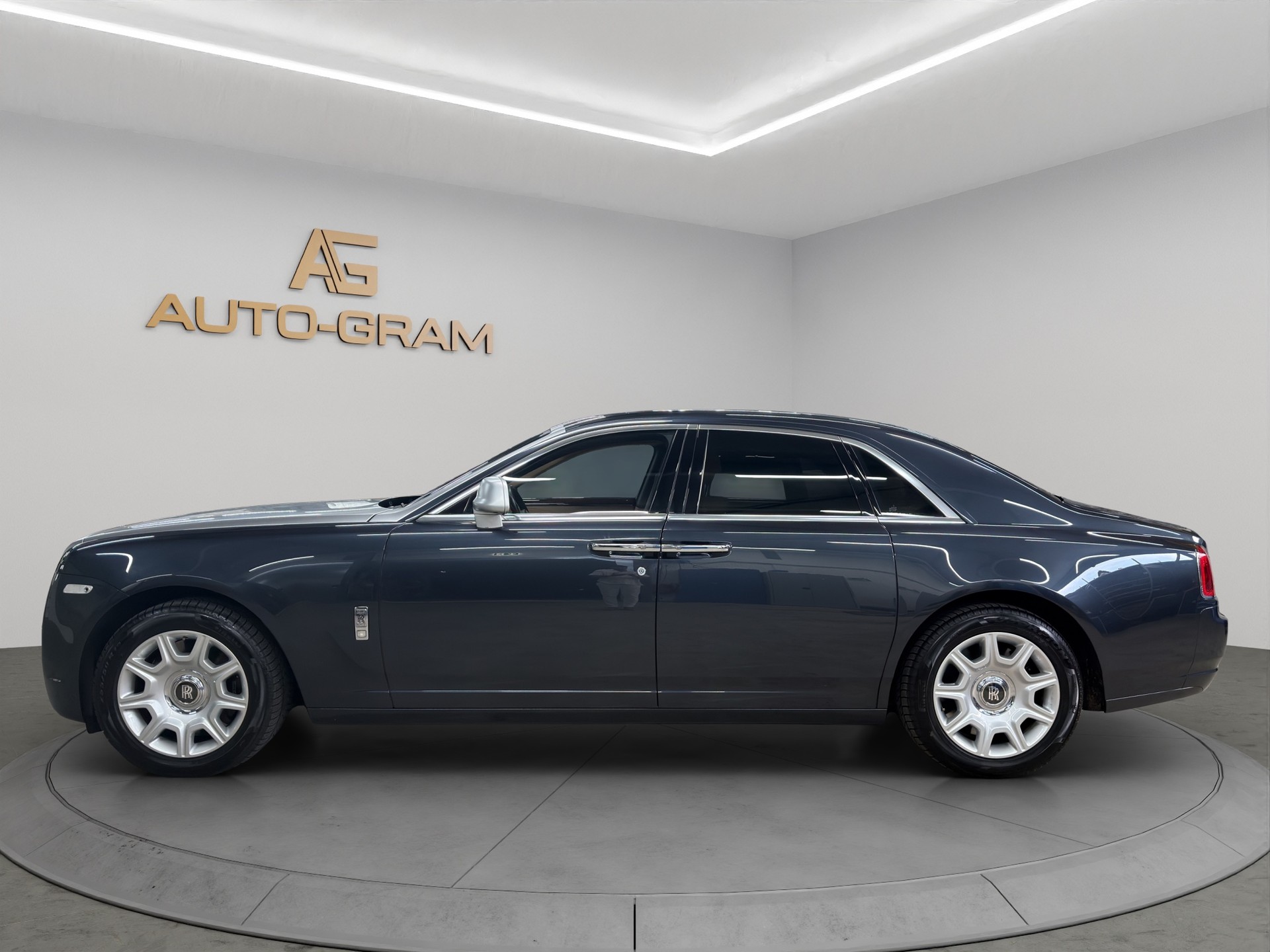 ROLLS-ROYCE Ghost 6.6 V12-showroom-element-1