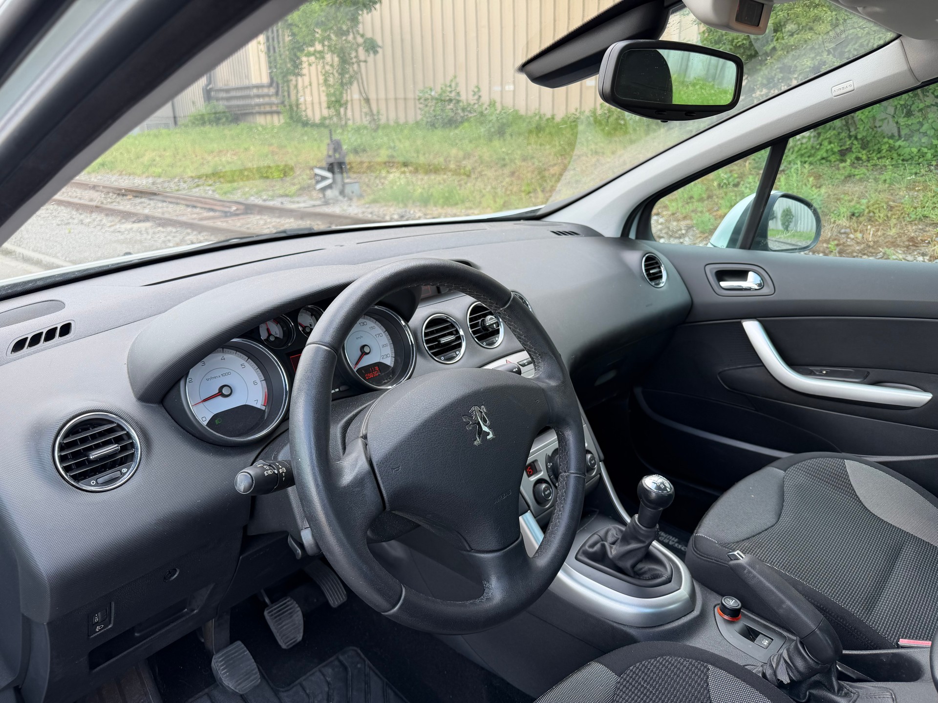 PEUGEOT 308 1.6 16V T Black&Silver **FRISCH AB MFK**-image-8