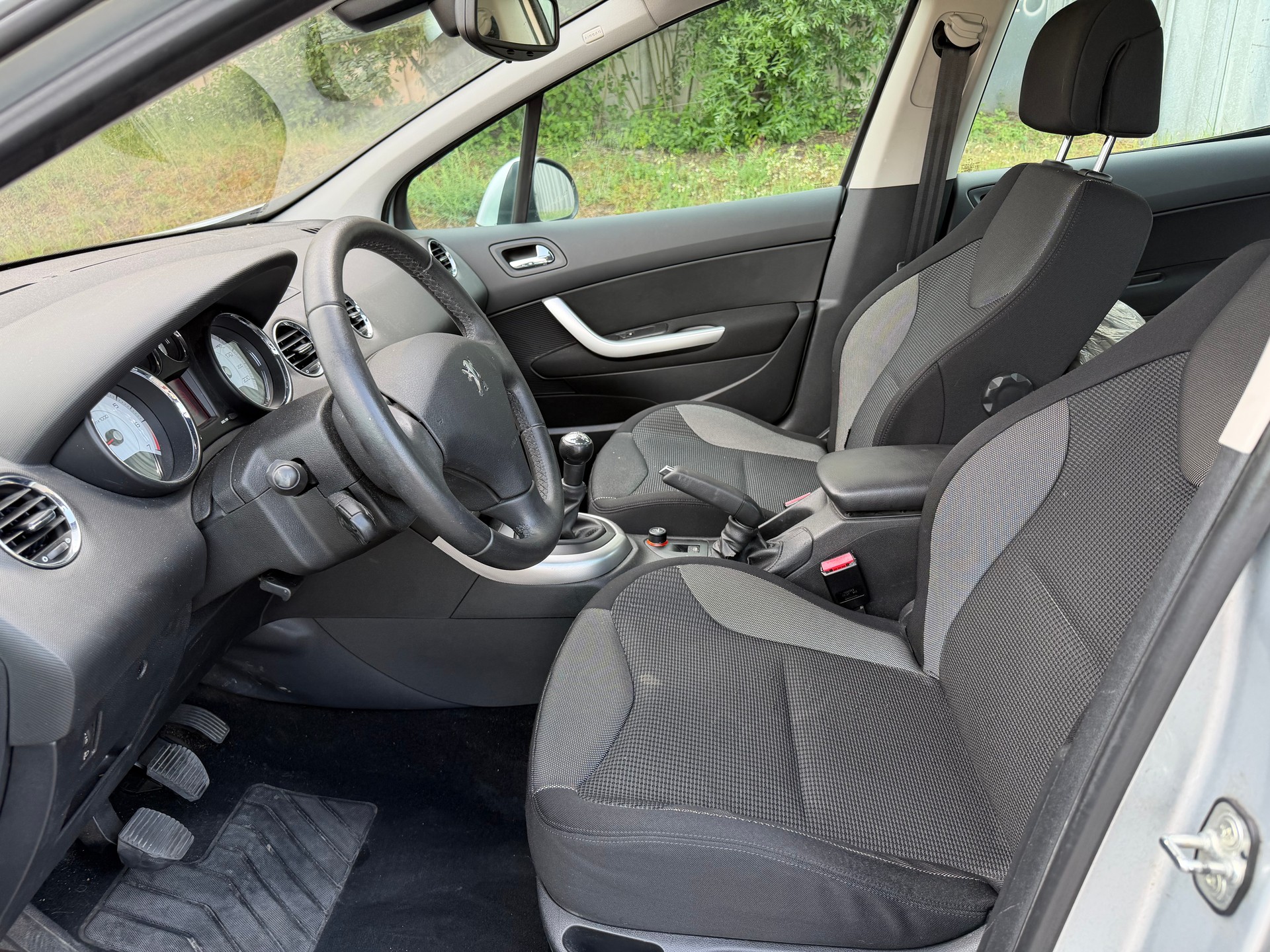 PEUGEOT 308 1.6 16V T Black&Silver **FRISCH AB MFK**-image-6