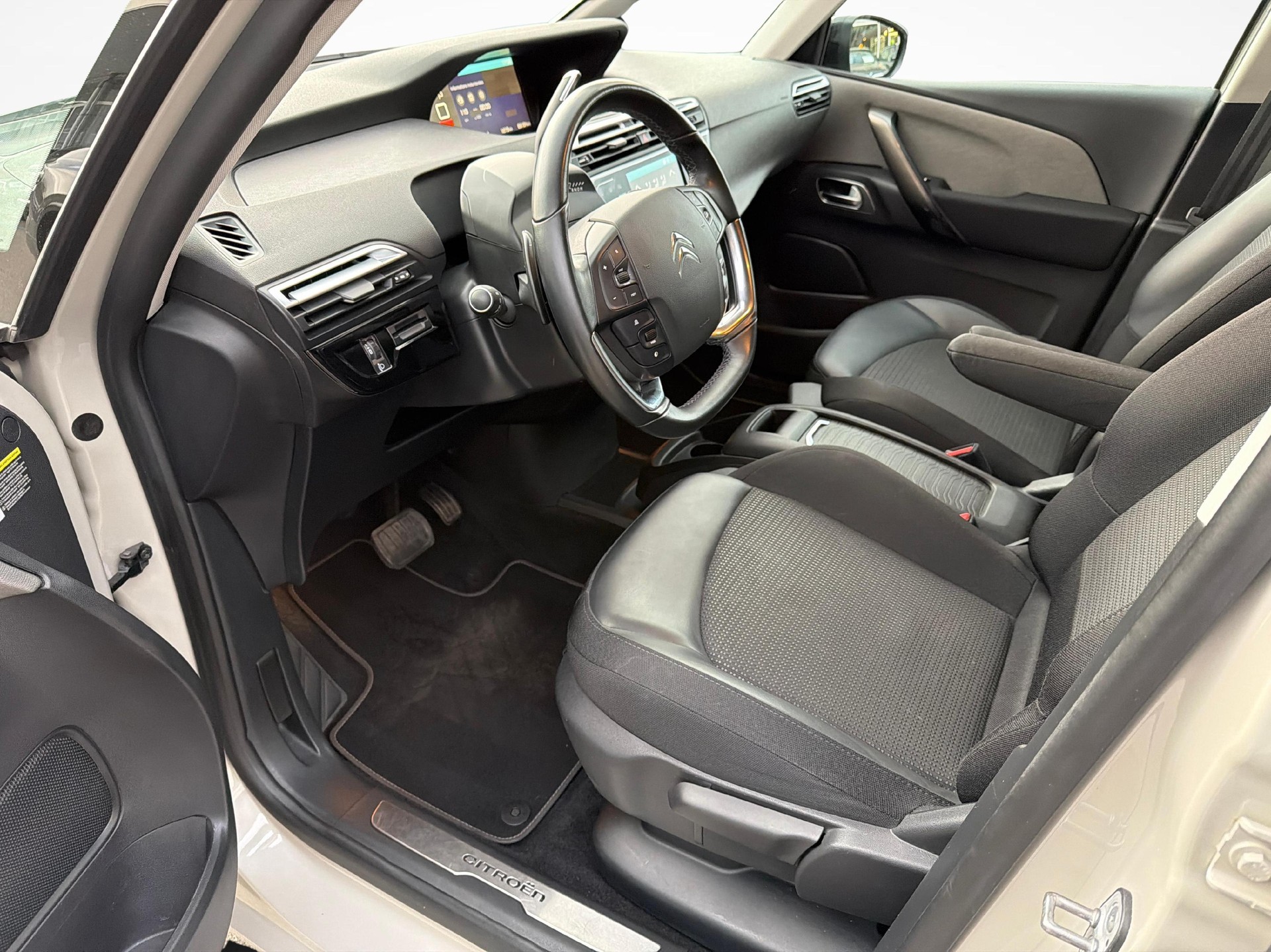 CITROEN C4 Grand Spacetourer 1.2 PureTech Shine-image-8