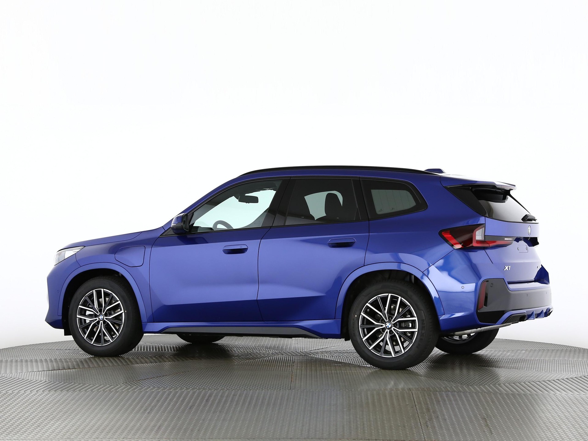 BMW X1 30e xDrive paddles-image-13