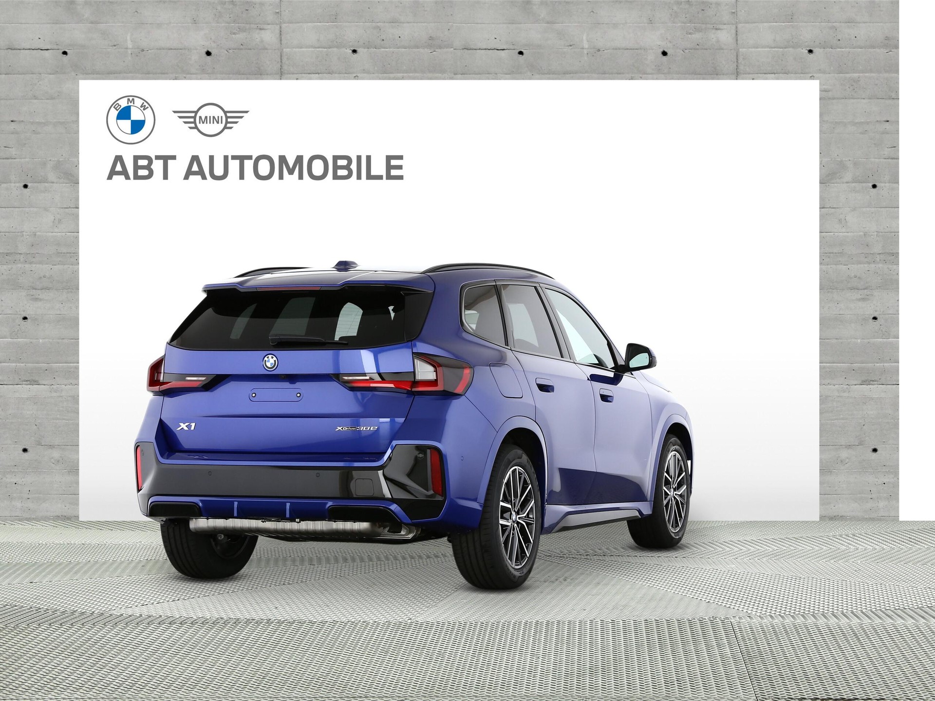 BMW X1 30e xDrive paddles-showroom-element-2