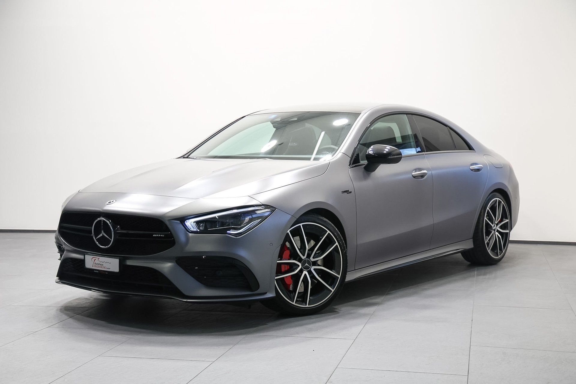 MERCEDES-BENZ CLA 35 AMG 4Matic 7G-DCT *CH-Fahrzeug*Grau Mattlackierung*Performance Sitze*