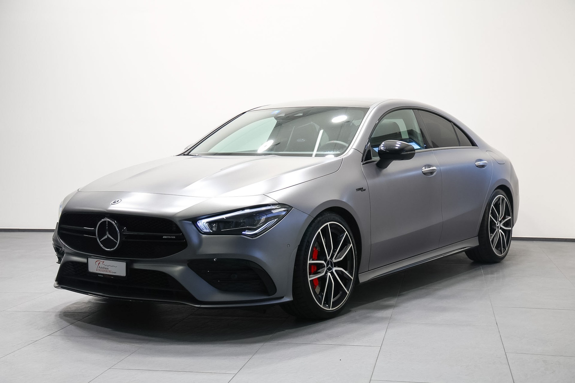 MERCEDES-BENZ CLA 35 AMG 4Matic 7G-DCT *CH-Fahrzeug*Grau Mattlackierung*Performance Sitze*-showroom-element-2
