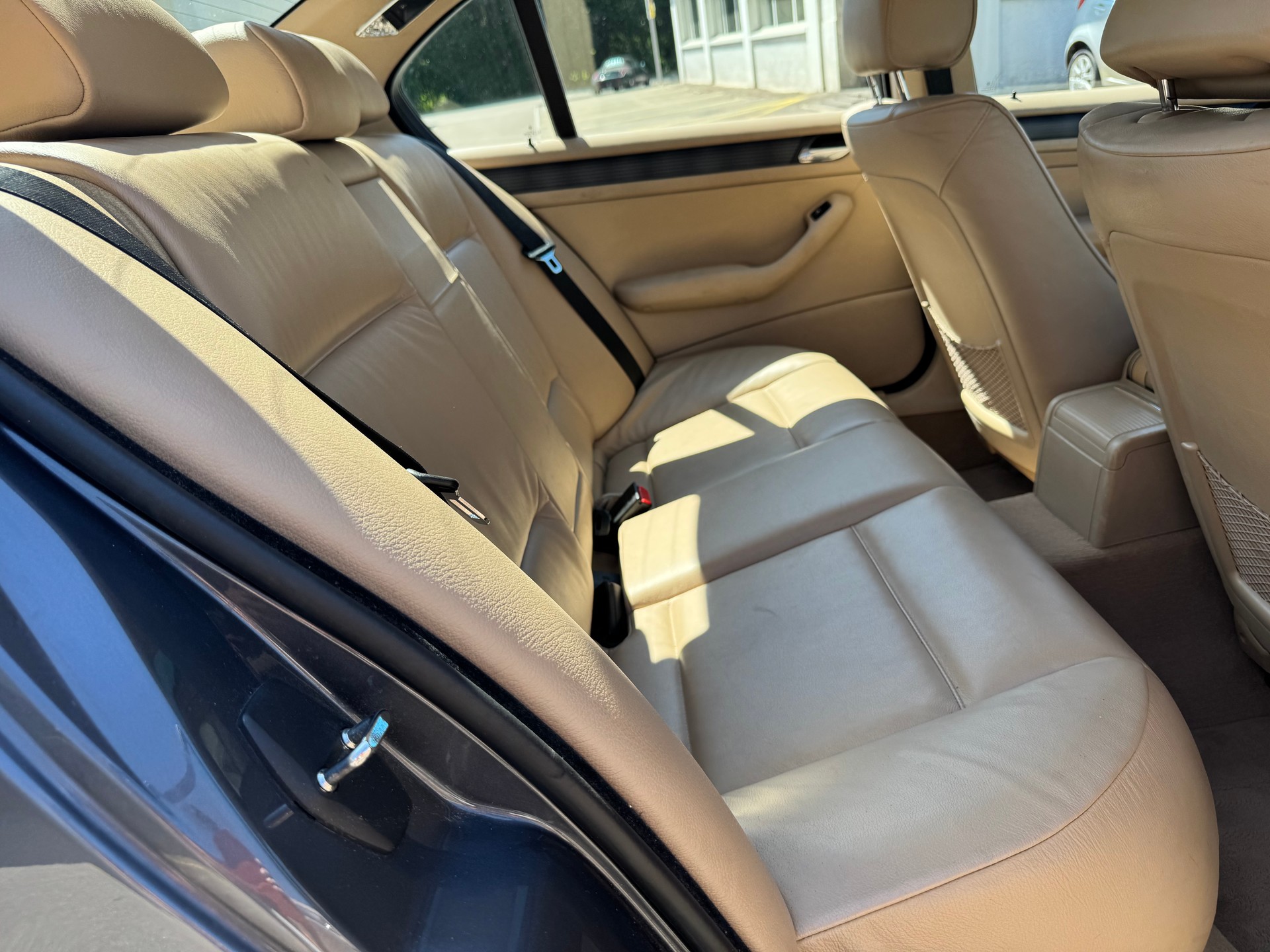 BMW 330xi-image-11