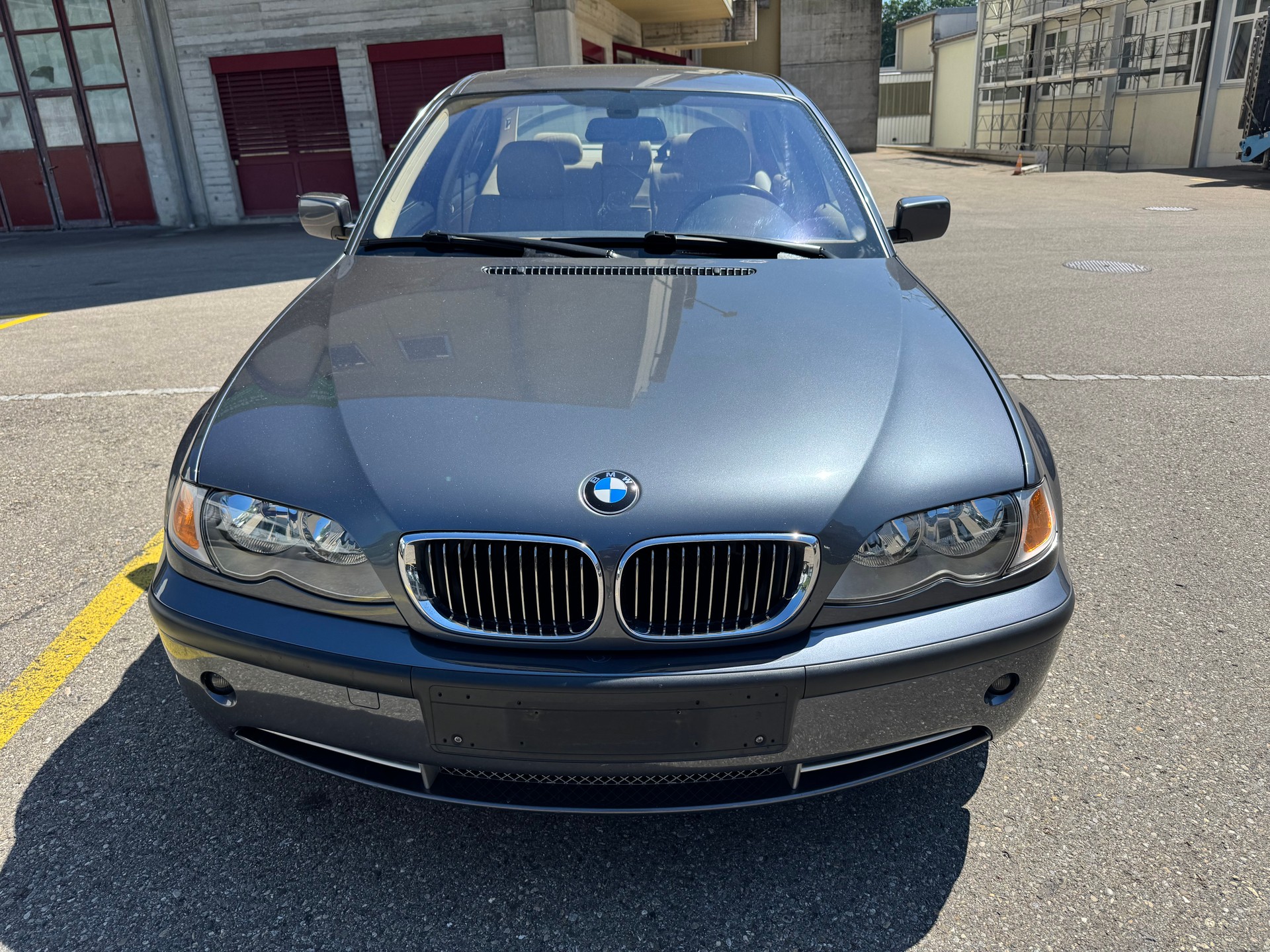BMW 330xi-image-2