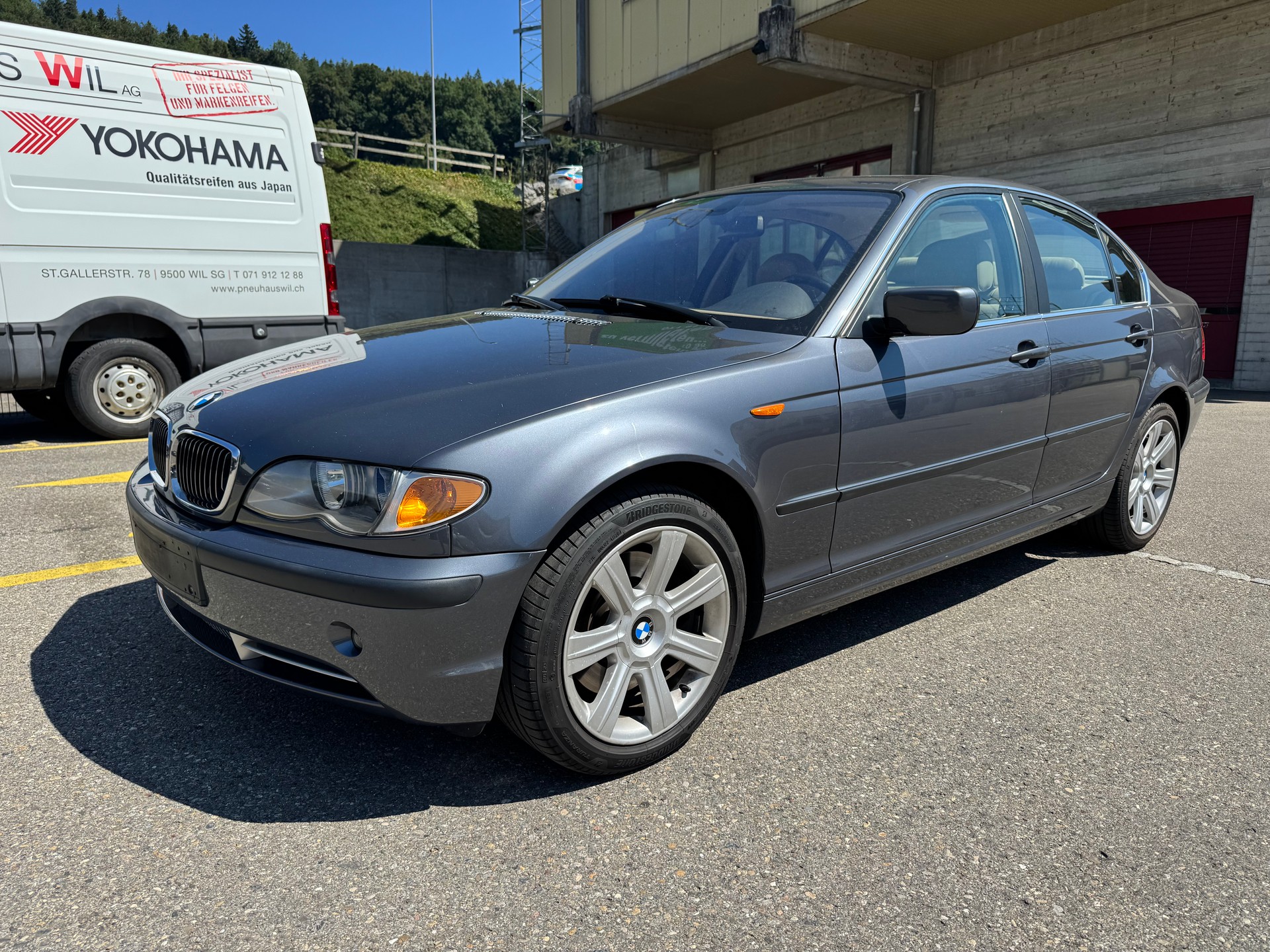 BMW 330xi-image-1