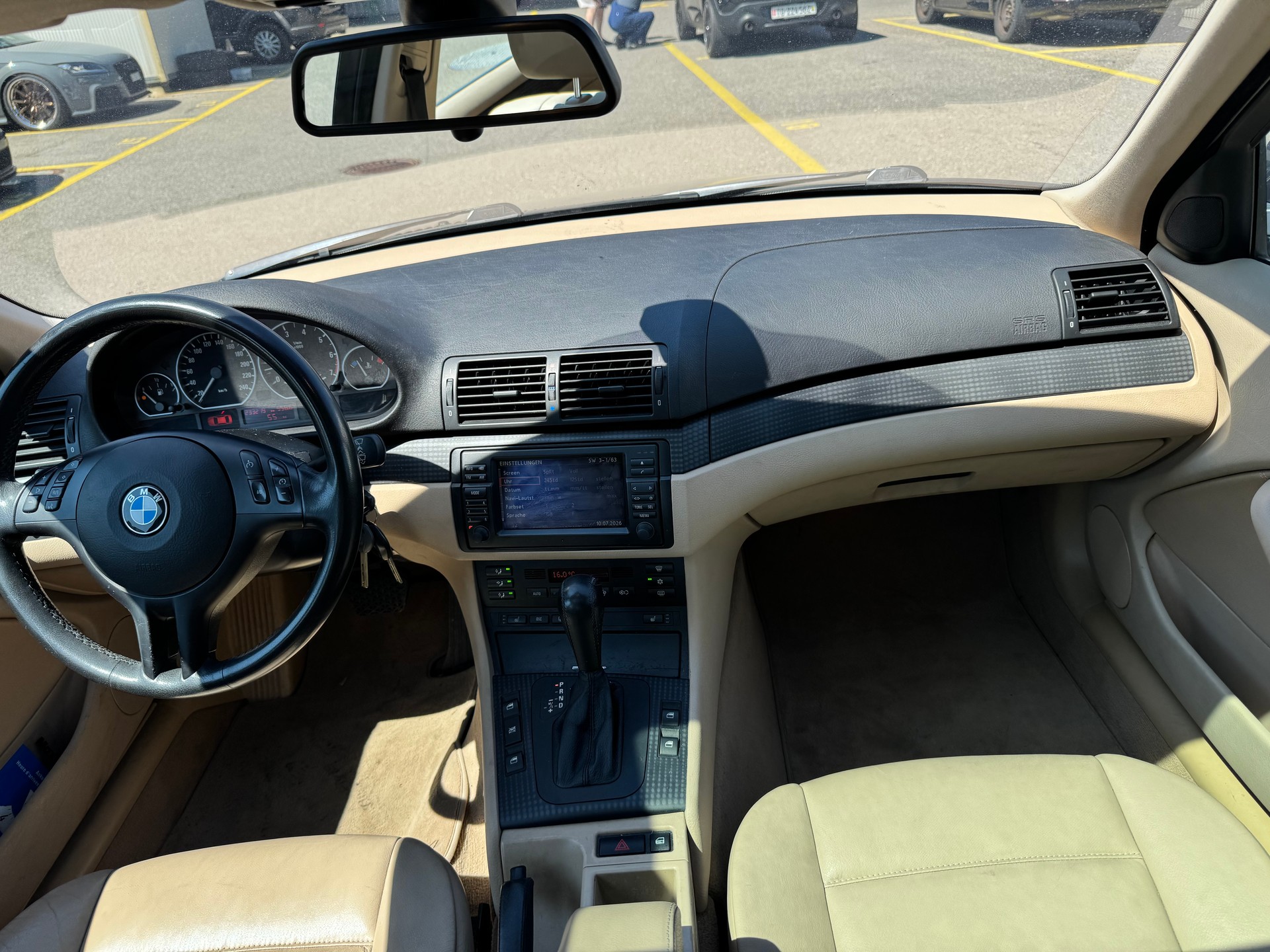 BMW 330xi-image-9