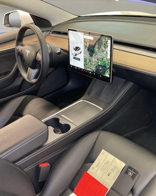 TESLA Model 3 Performance Dual Motor AWD-image-15