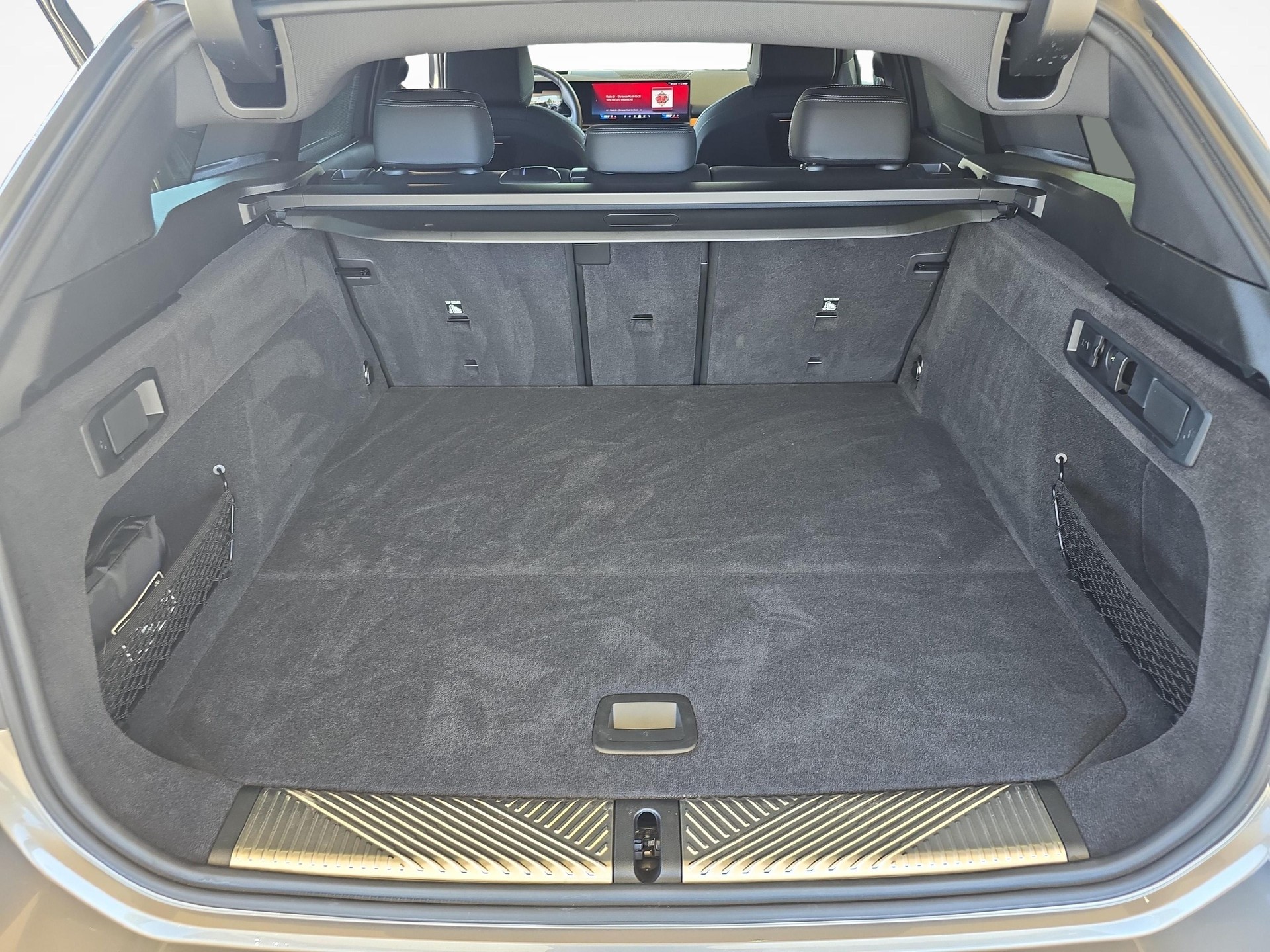BMW i5 M60 xDrive-image-12