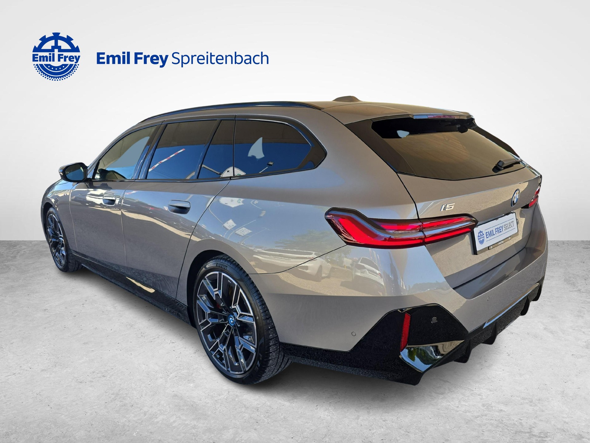 BMW i5 M60 xDrive-showroom-element-3