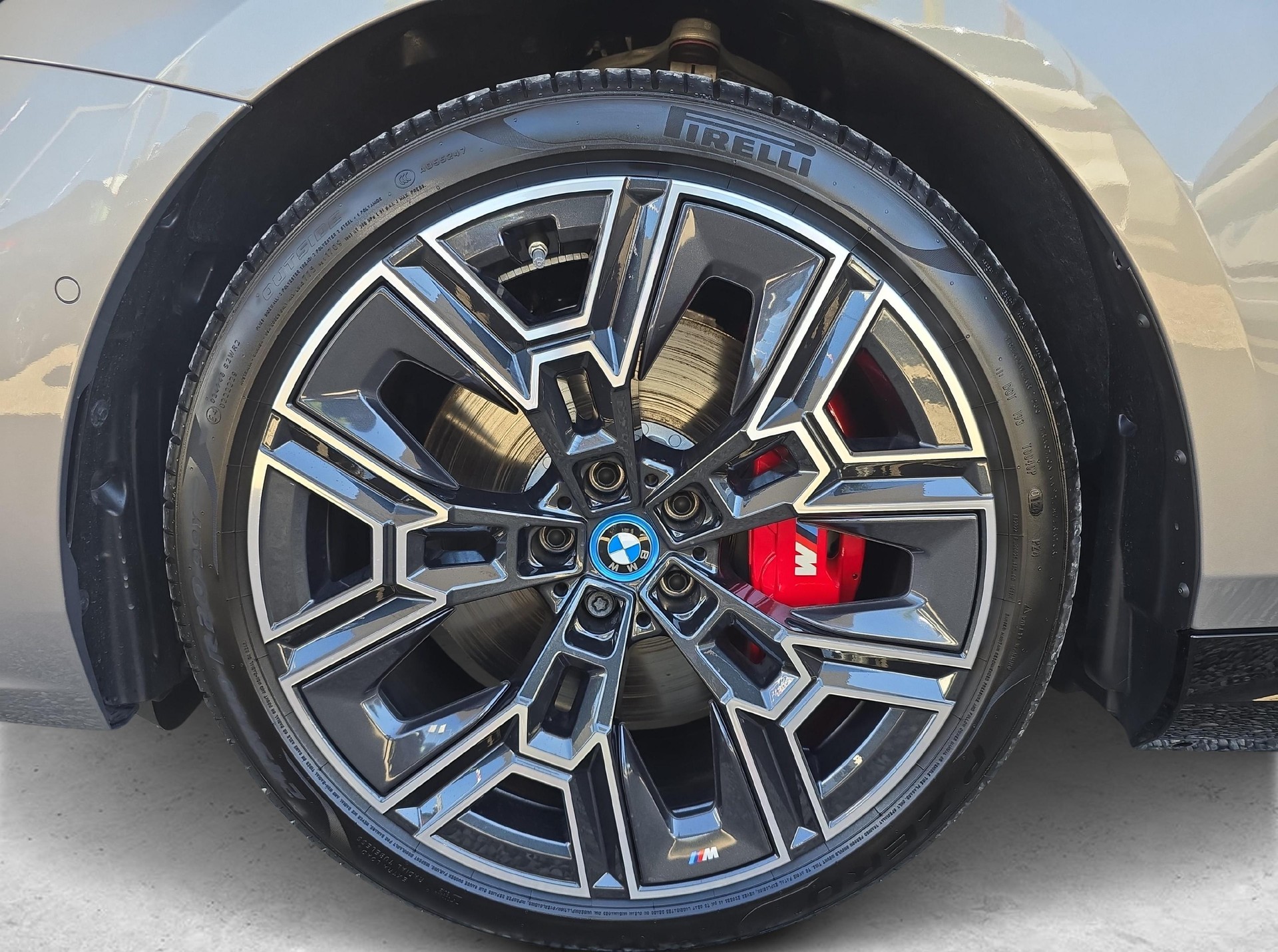BMW i5 M60 xDrive-image-18