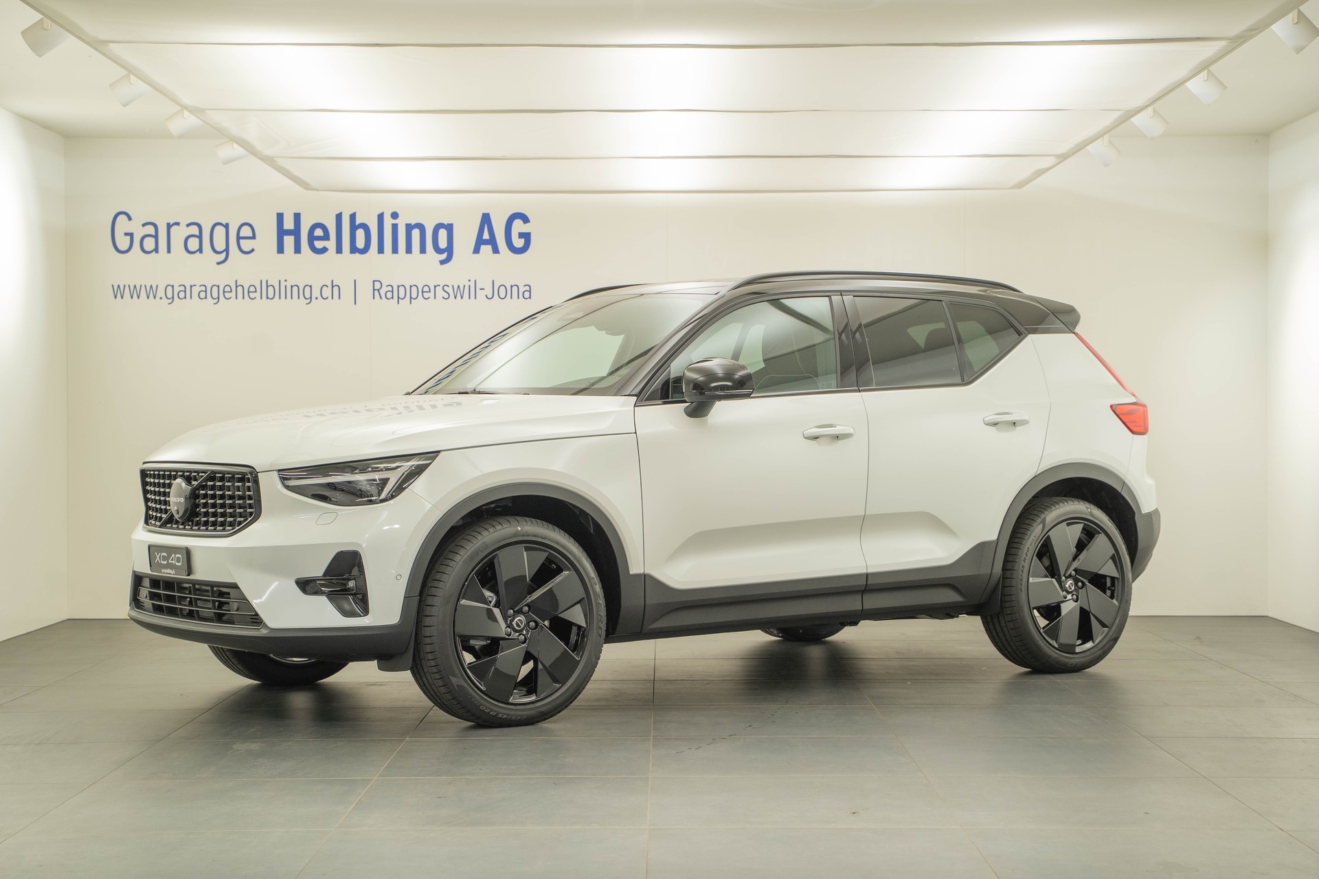 VOLVO XC40 2.0 B4 MH Black Edition