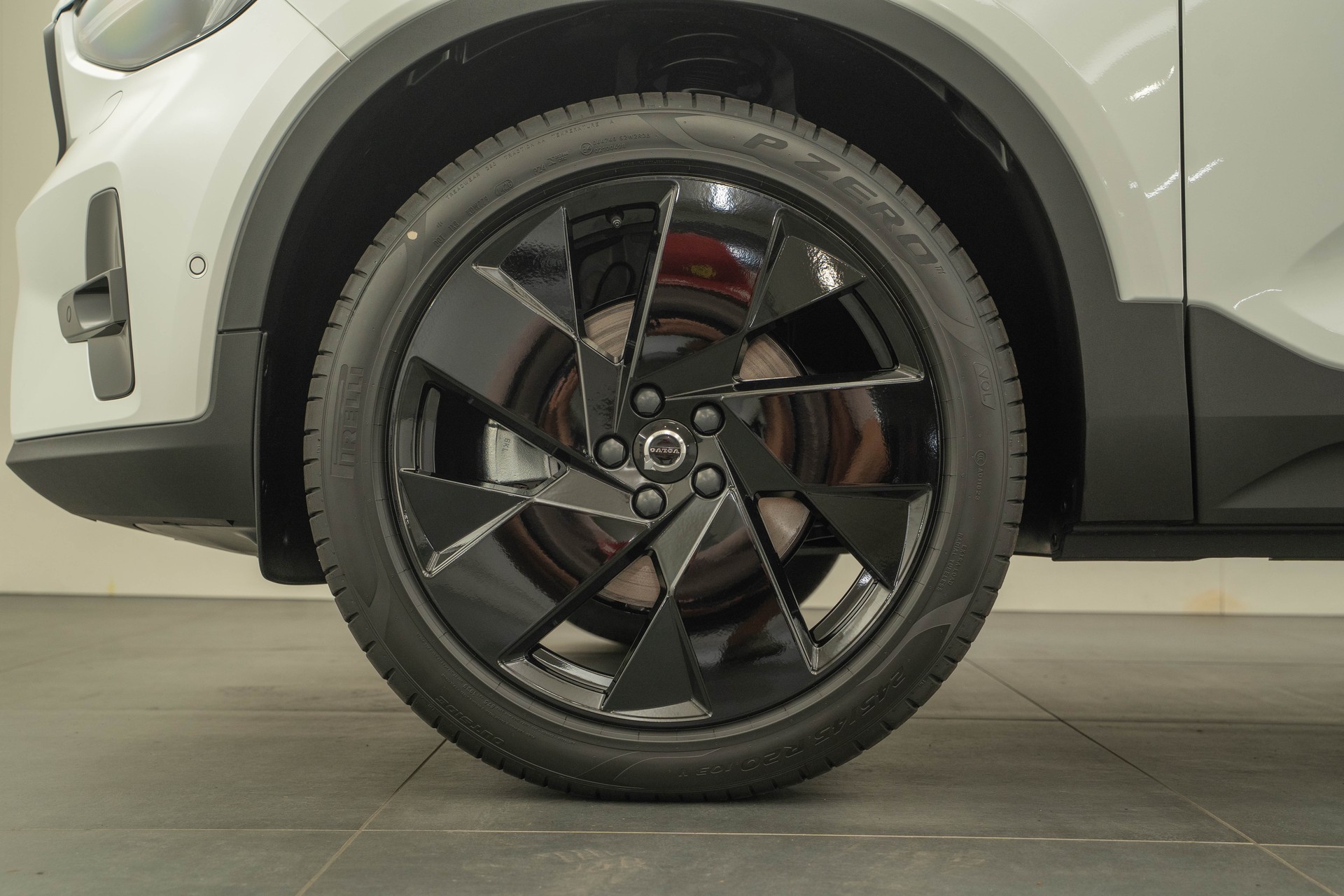 VOLVO XC40 2.0 B4 MH Black Edition-image-14