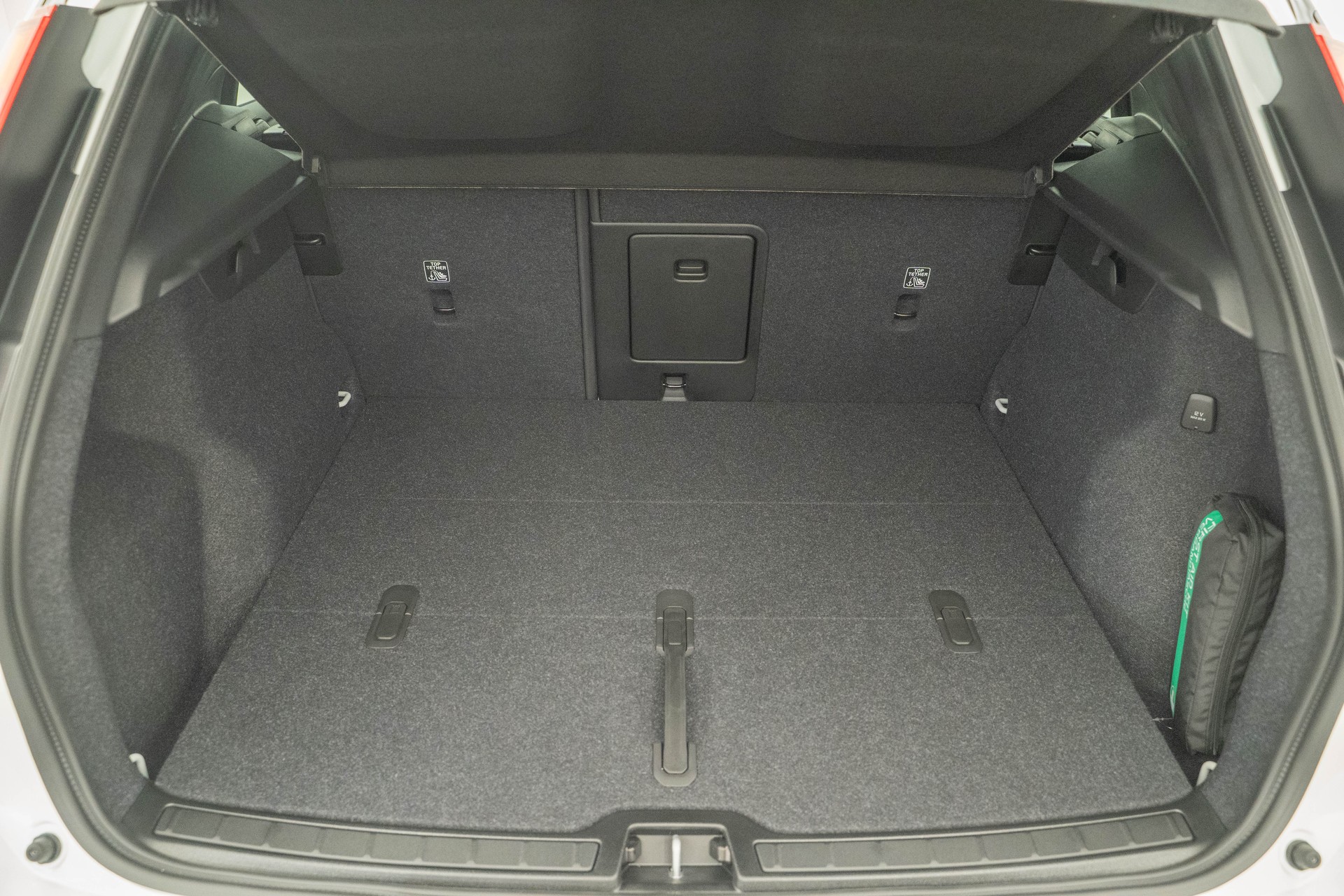 VOLVO XC40 2.0 B4 MH Black Edition-image-4