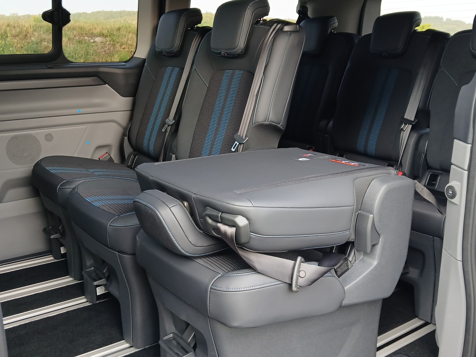 FORD Tourneo Custom Bus 340 L1 2.5 Duratec 233 Sport PHEV-image-12