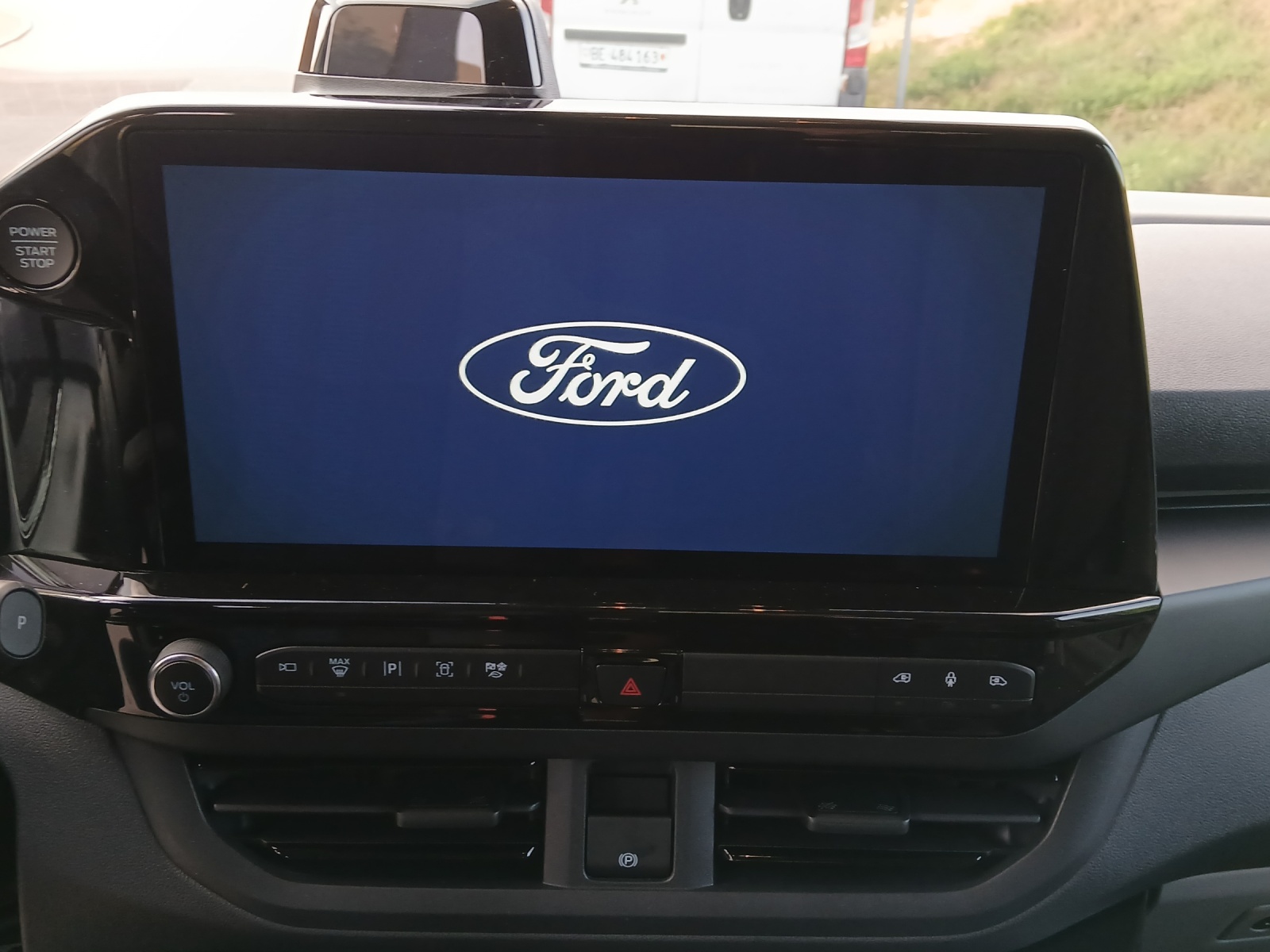 FORD Tourneo Custom Bus 340 L1 2.5 Duratec 233 Sport PHEV-image-10