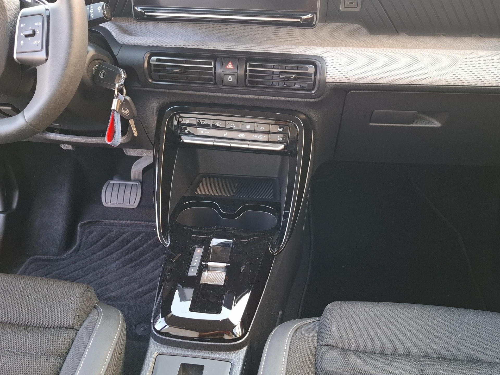 CITROEN C3 Aircross 1.2 Hybrid Plus-image-10