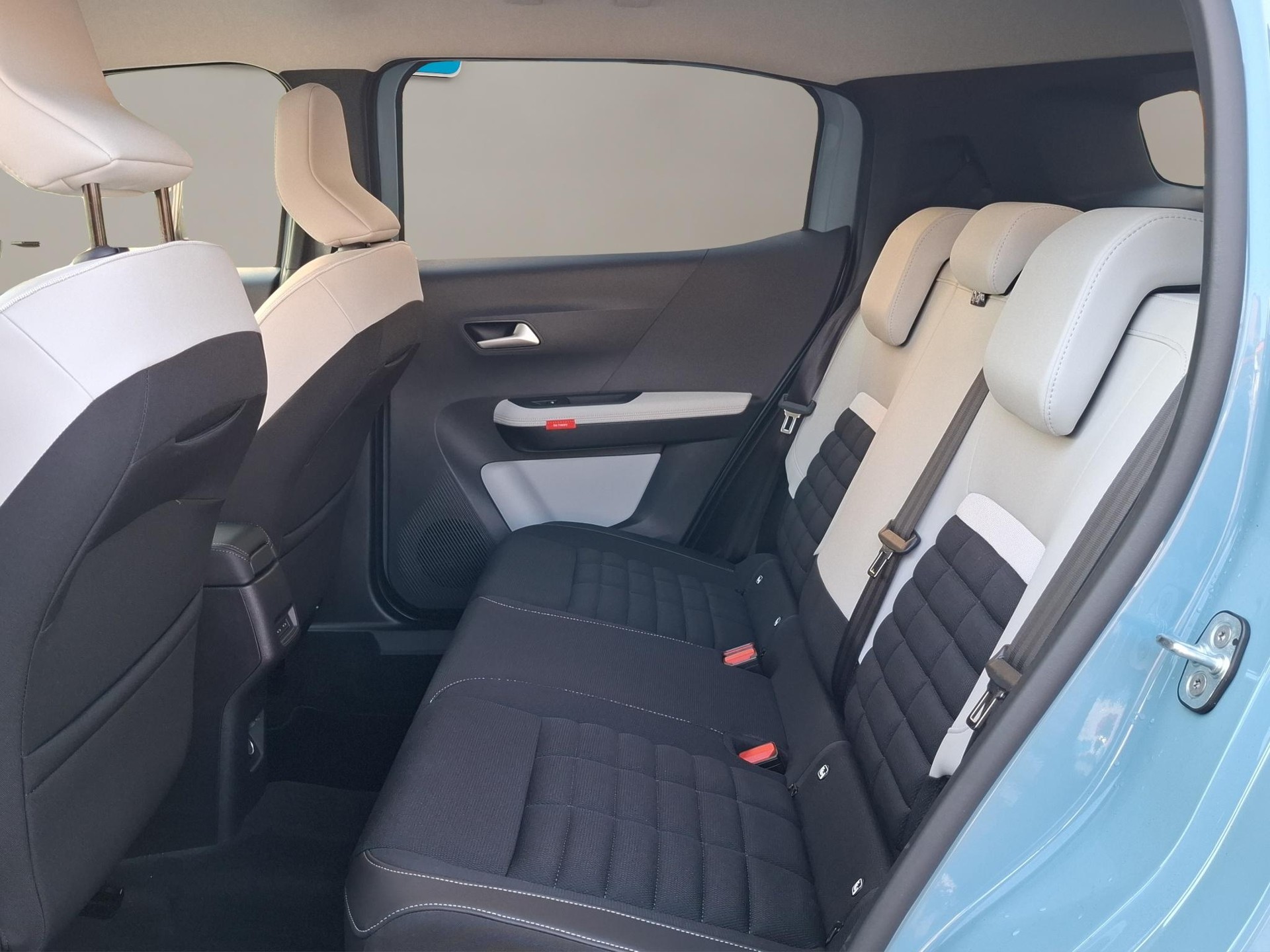 CITROEN C3 Aircross 1.2 Hybrid Plus-image-11