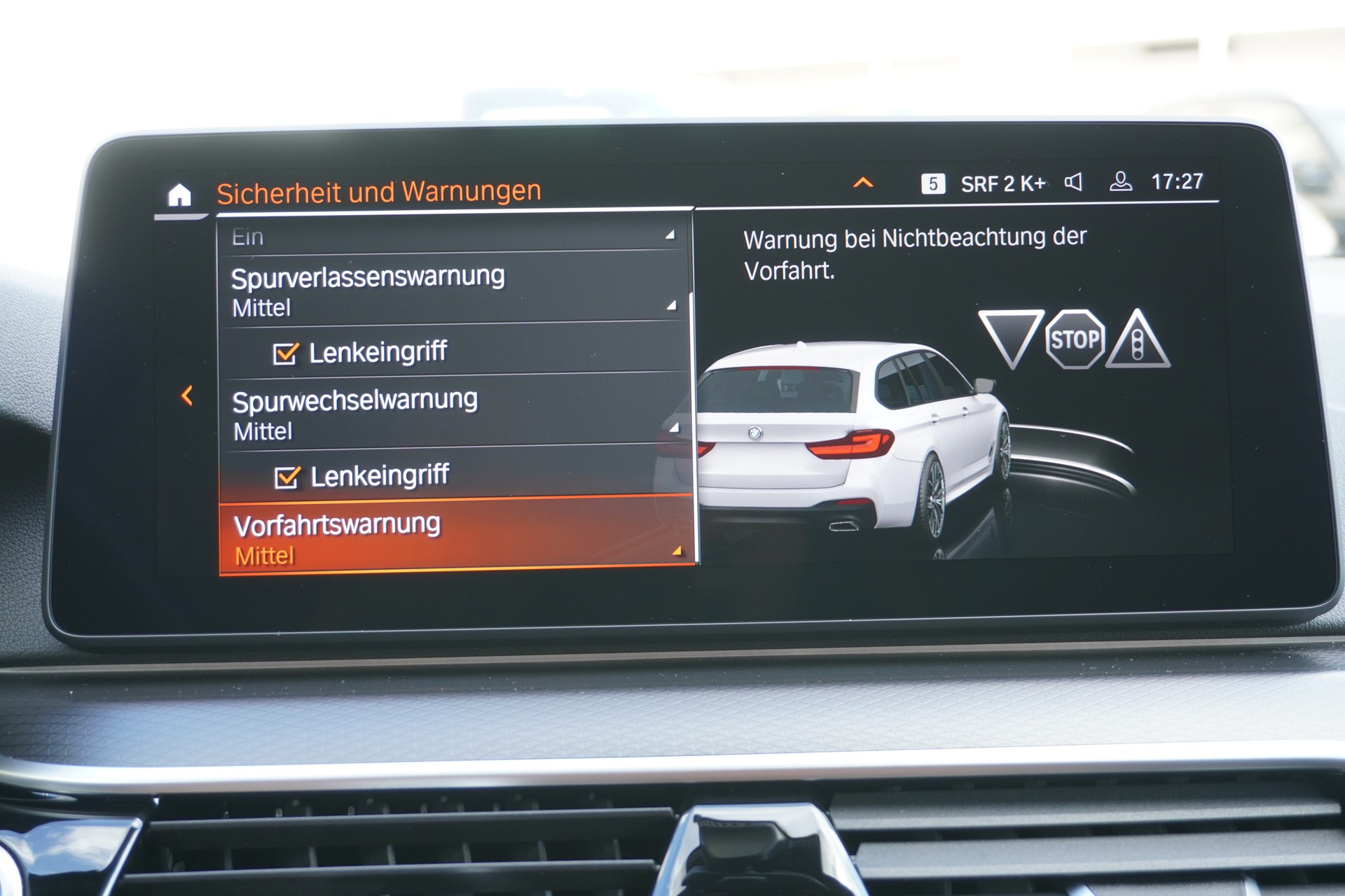 BMW 530d xDrive 48V Touring M Sport Steptronic-image-26