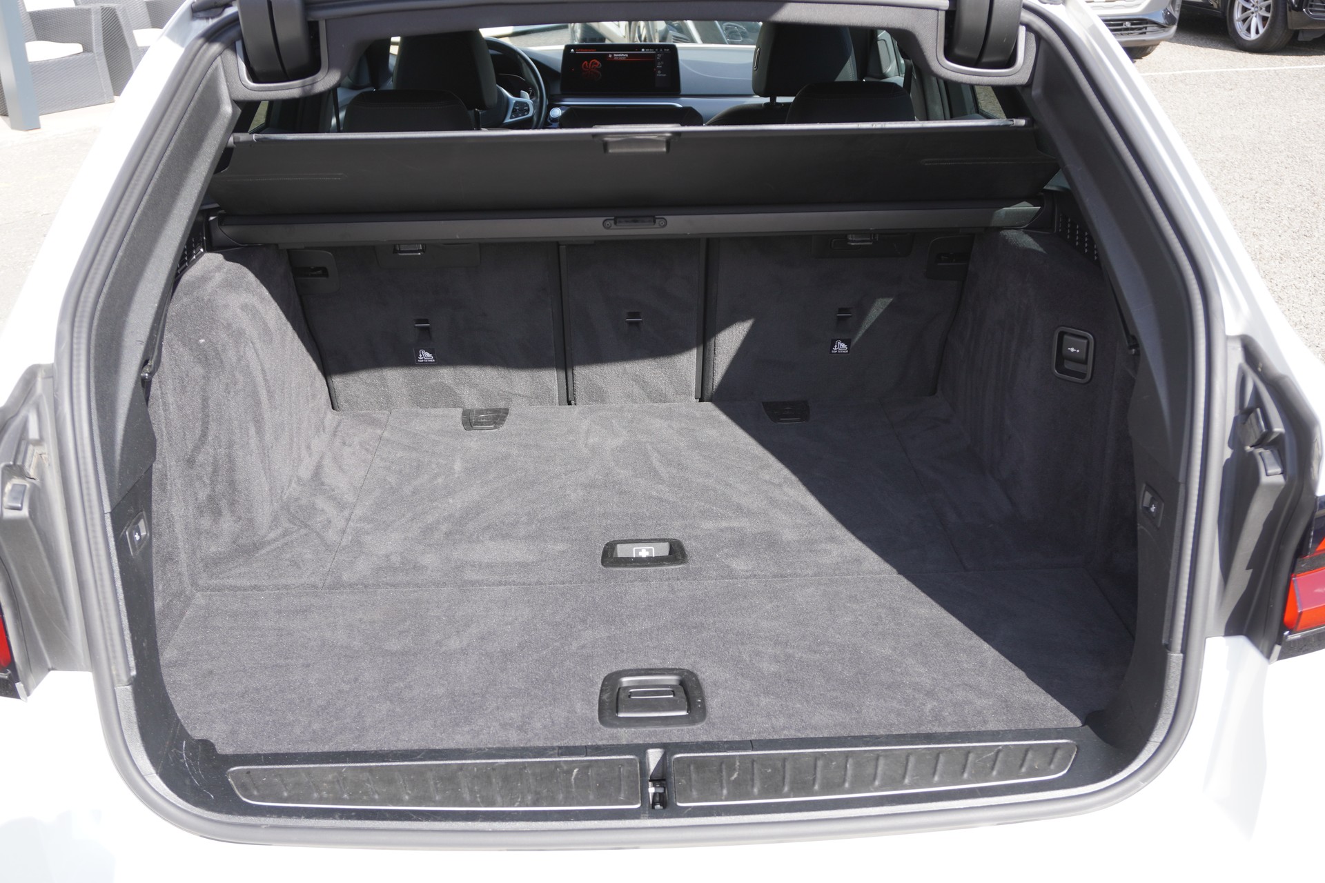BMW 530d xDrive 48V Touring M Sport Steptronic-image-9