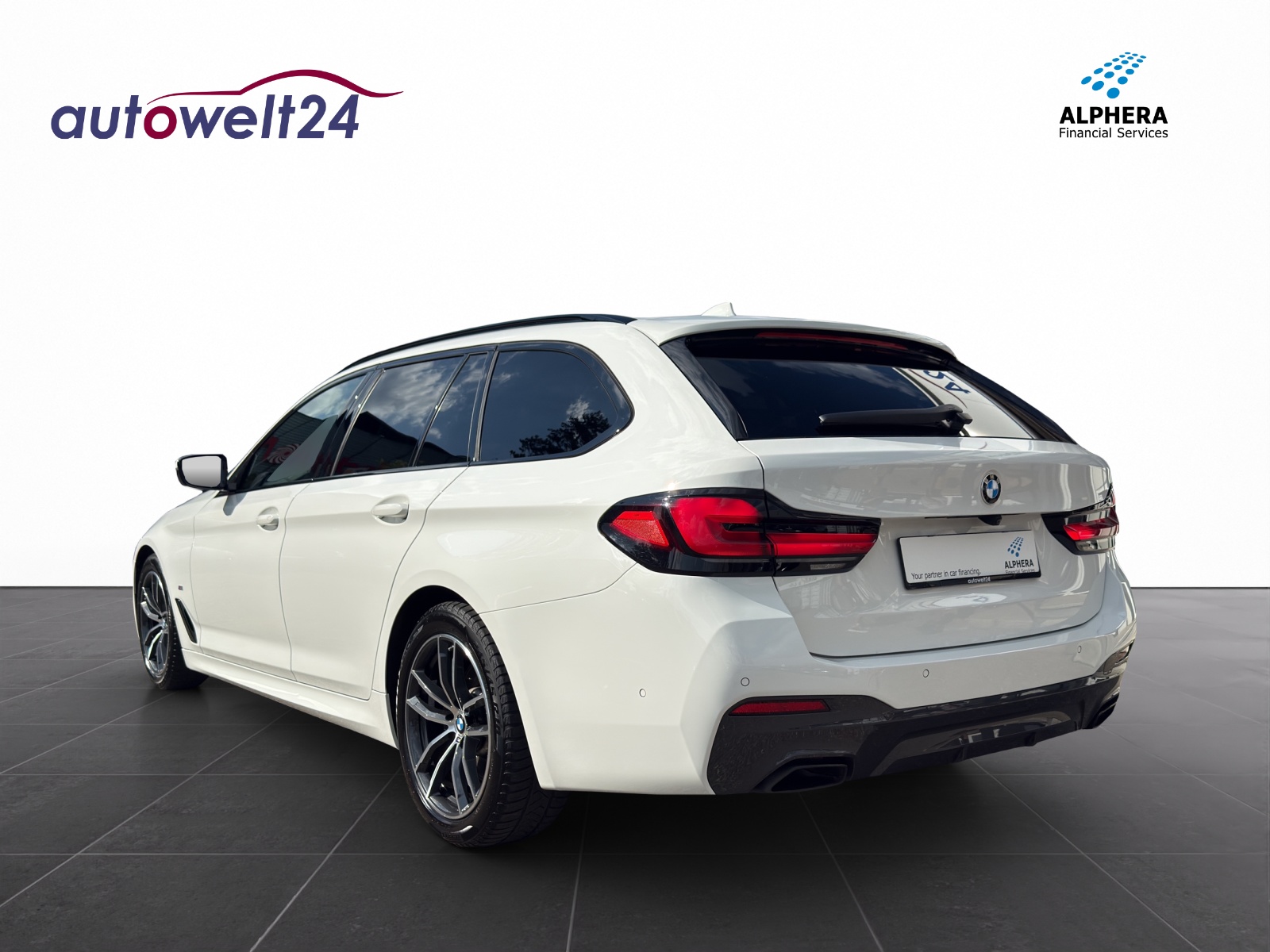 BMW 530d xDrive 48V Touring M Sport Steptronic-image-6