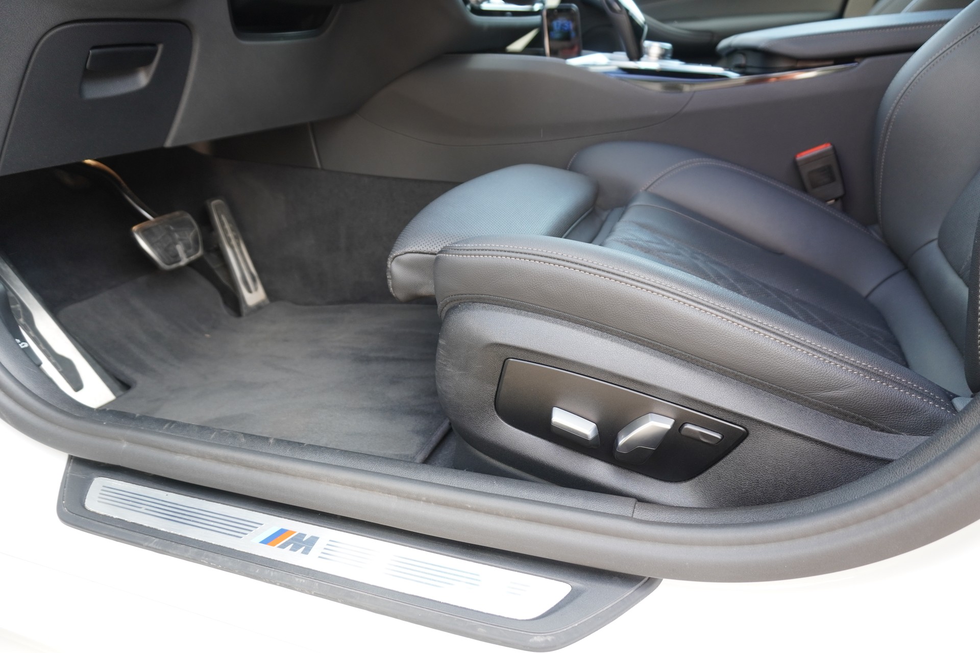 BMW 530d xDrive 48V Touring M Sport Steptronic-image-44