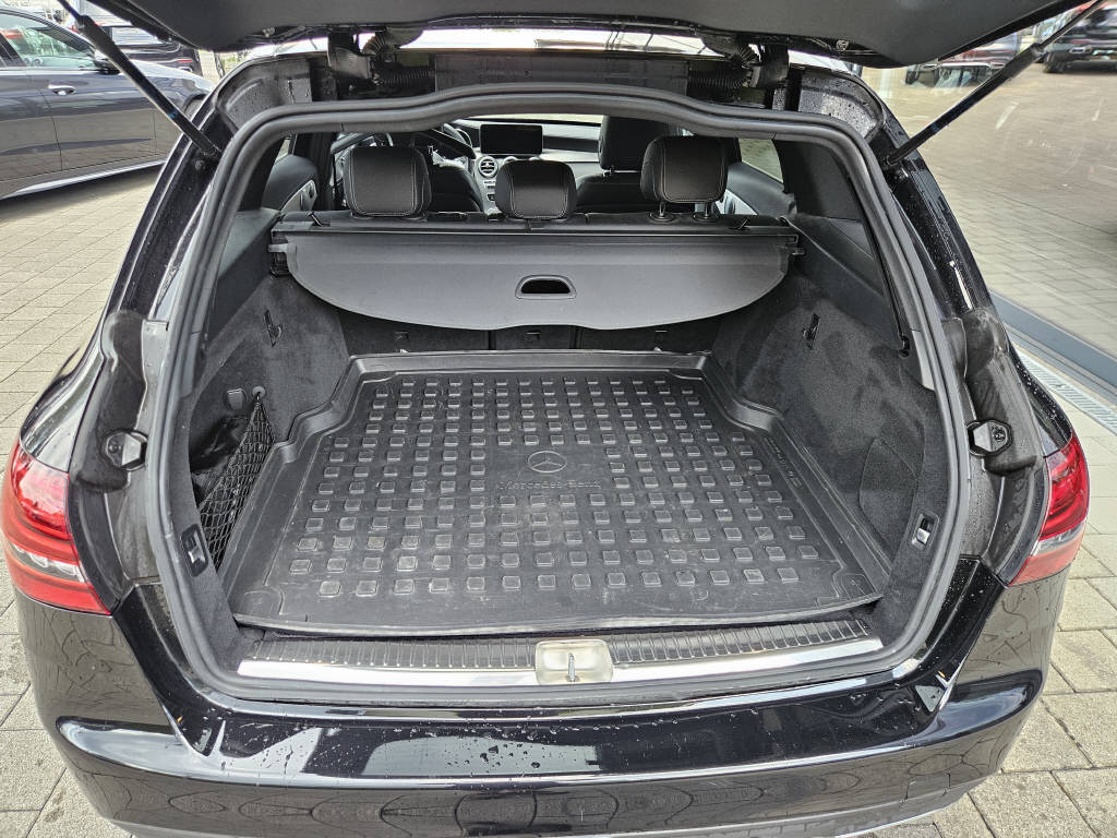MERCEDES-BENZ C 300 d 4Matic AMG Line Kombi-showroom-element-3