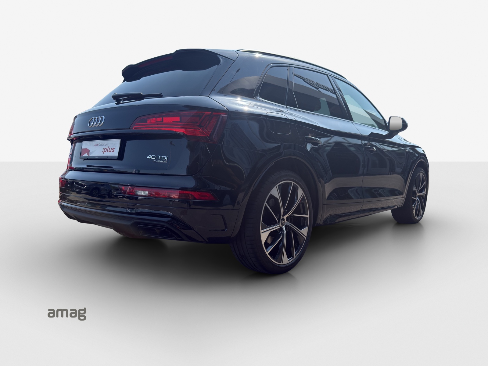 AUDI Q5 40 TDI Black Edition quattro S-tronic-image-4