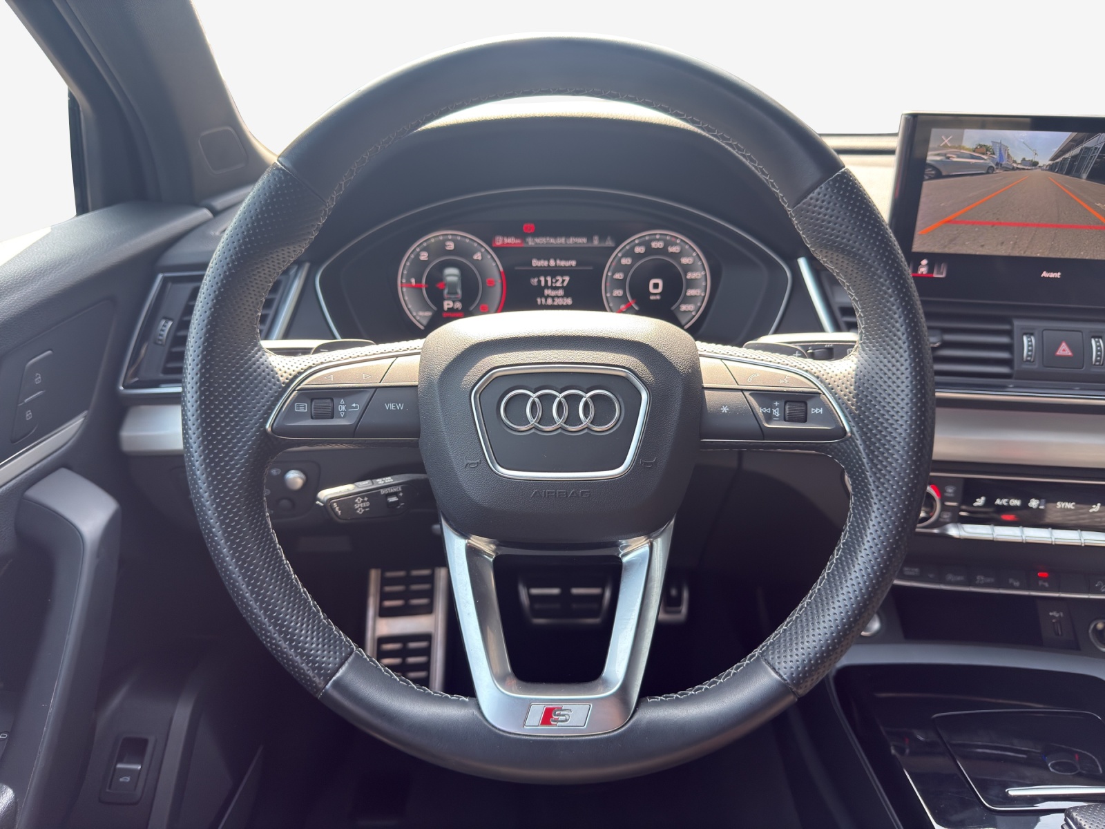 AUDI Q5 40 TDI Black Edition quattro S-tronic-image-9