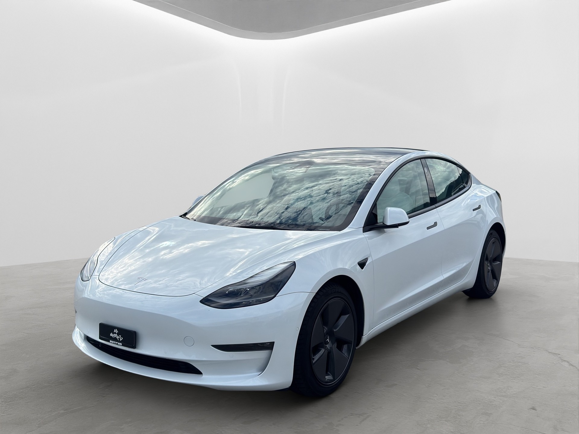 TESLA Model 3 Long Range Dual Motor AWD-showroom-element-2