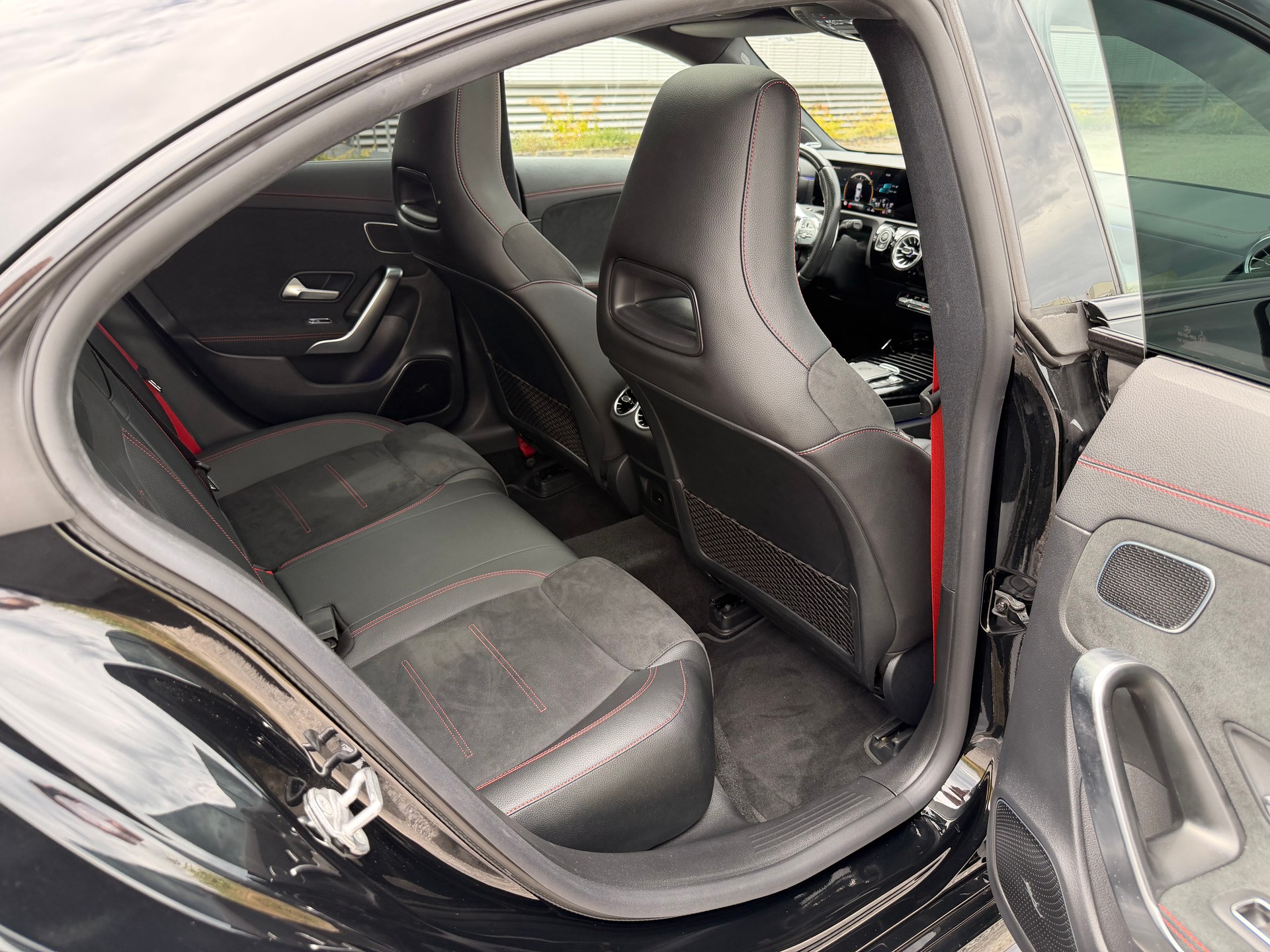 MERCEDES-BENZ CLA 35 AMG 4matic-image-4