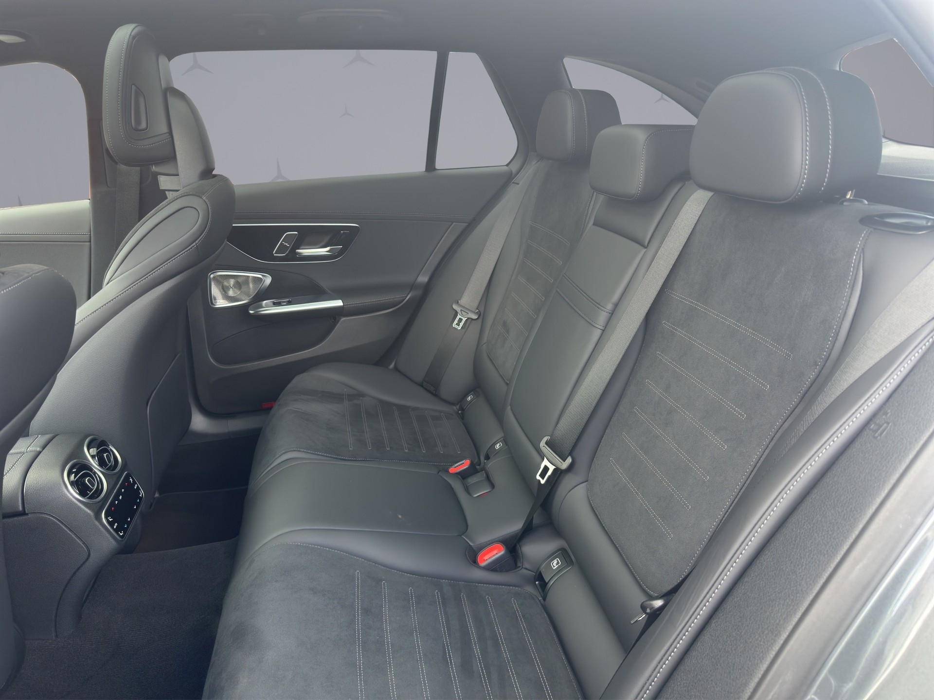 MERCEDES-BENZ C 220 d AMG Line 4matic Kombi-image-12