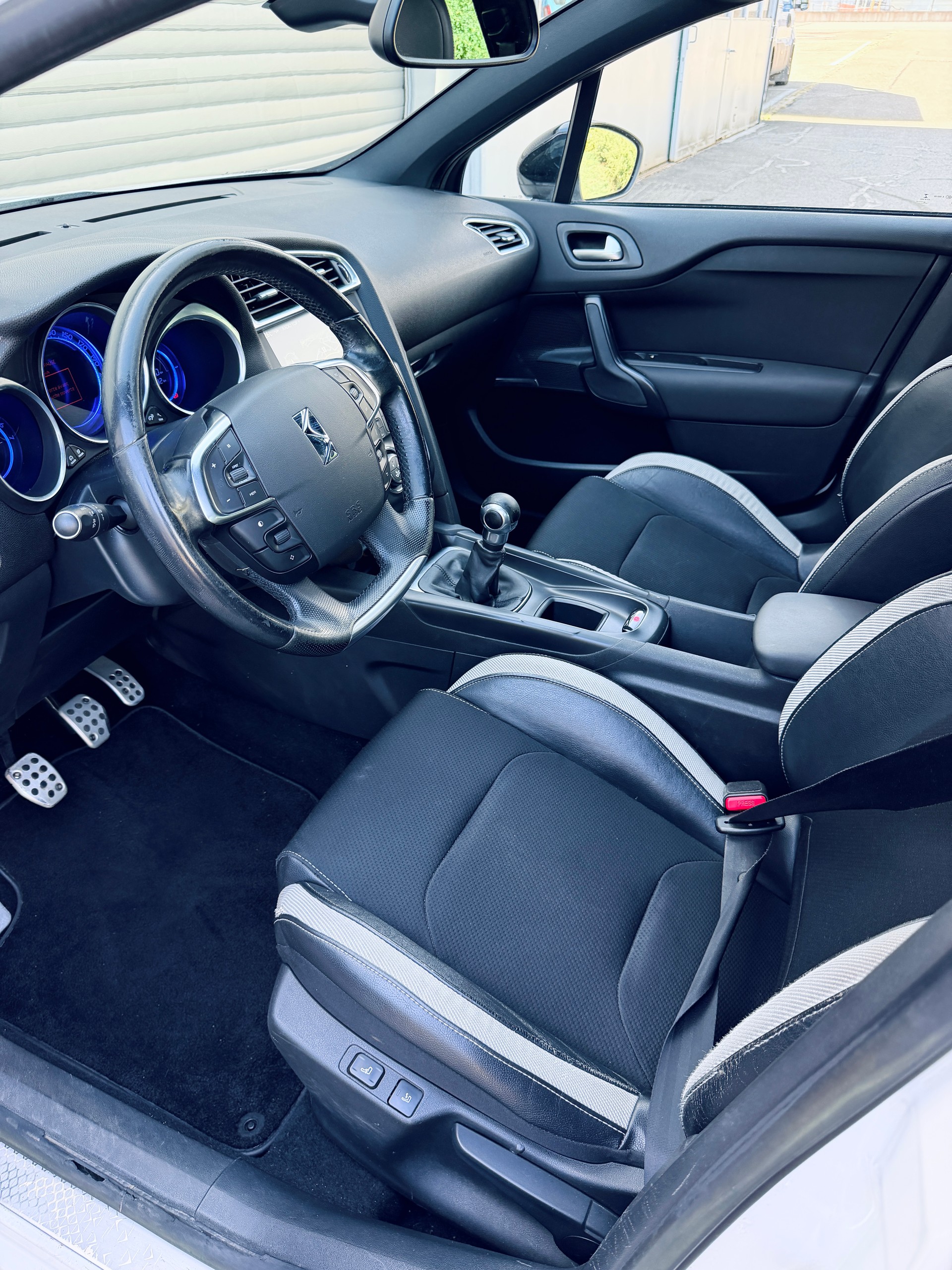 DS AUTOMOBILES DS4 1.6 VTi Dark Top-image-8