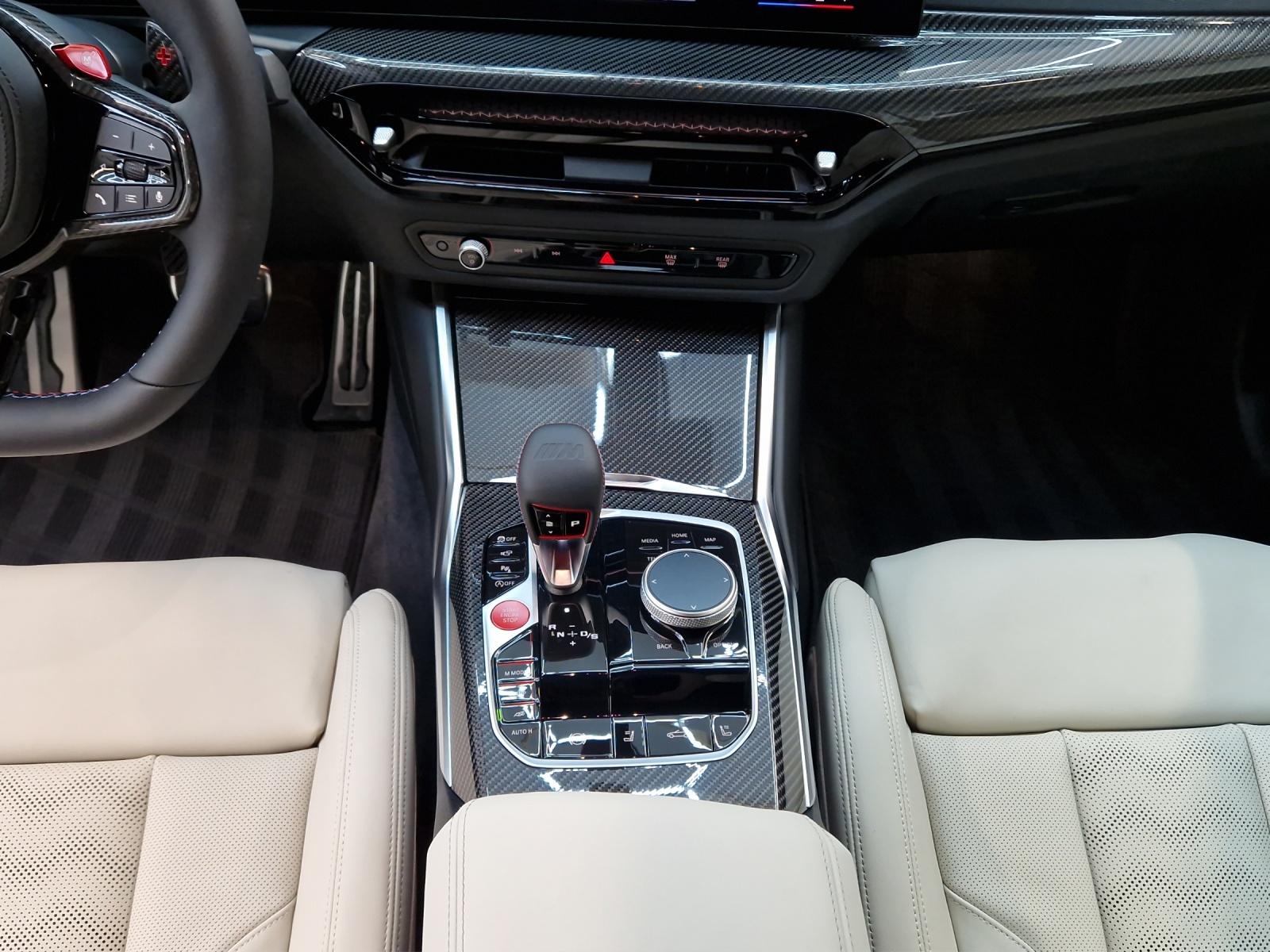 BMW M4 Competition M xDrive Cabrio-image-13